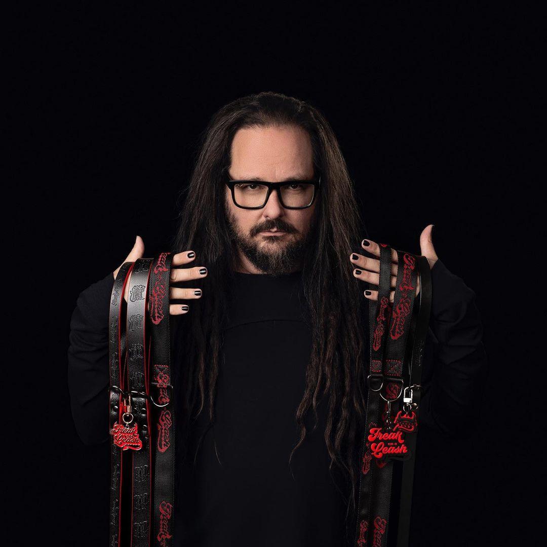 1080x1080 توییتر \ Jonathan Davis