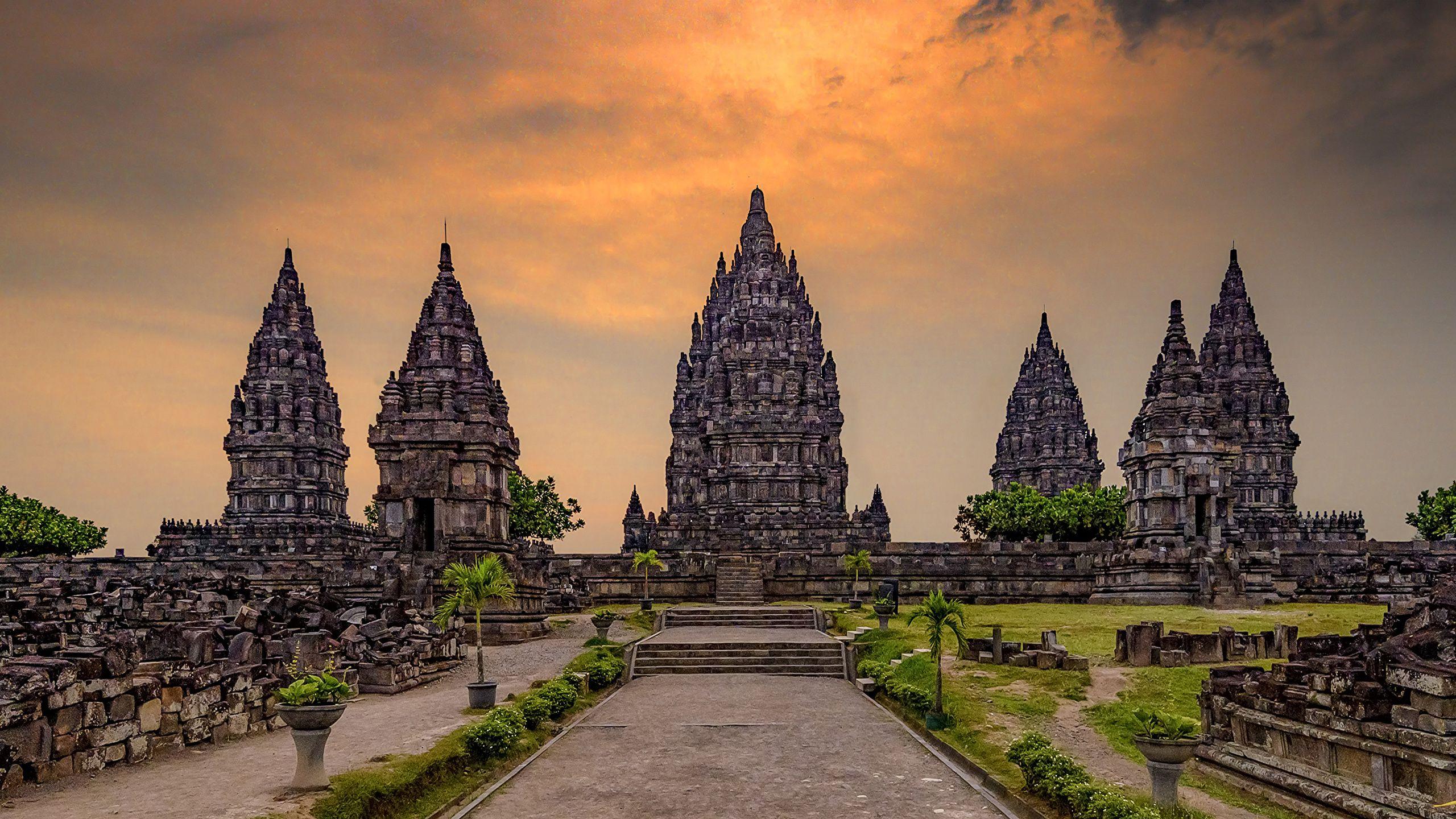 2560x1440 Prambanan Wallpaper