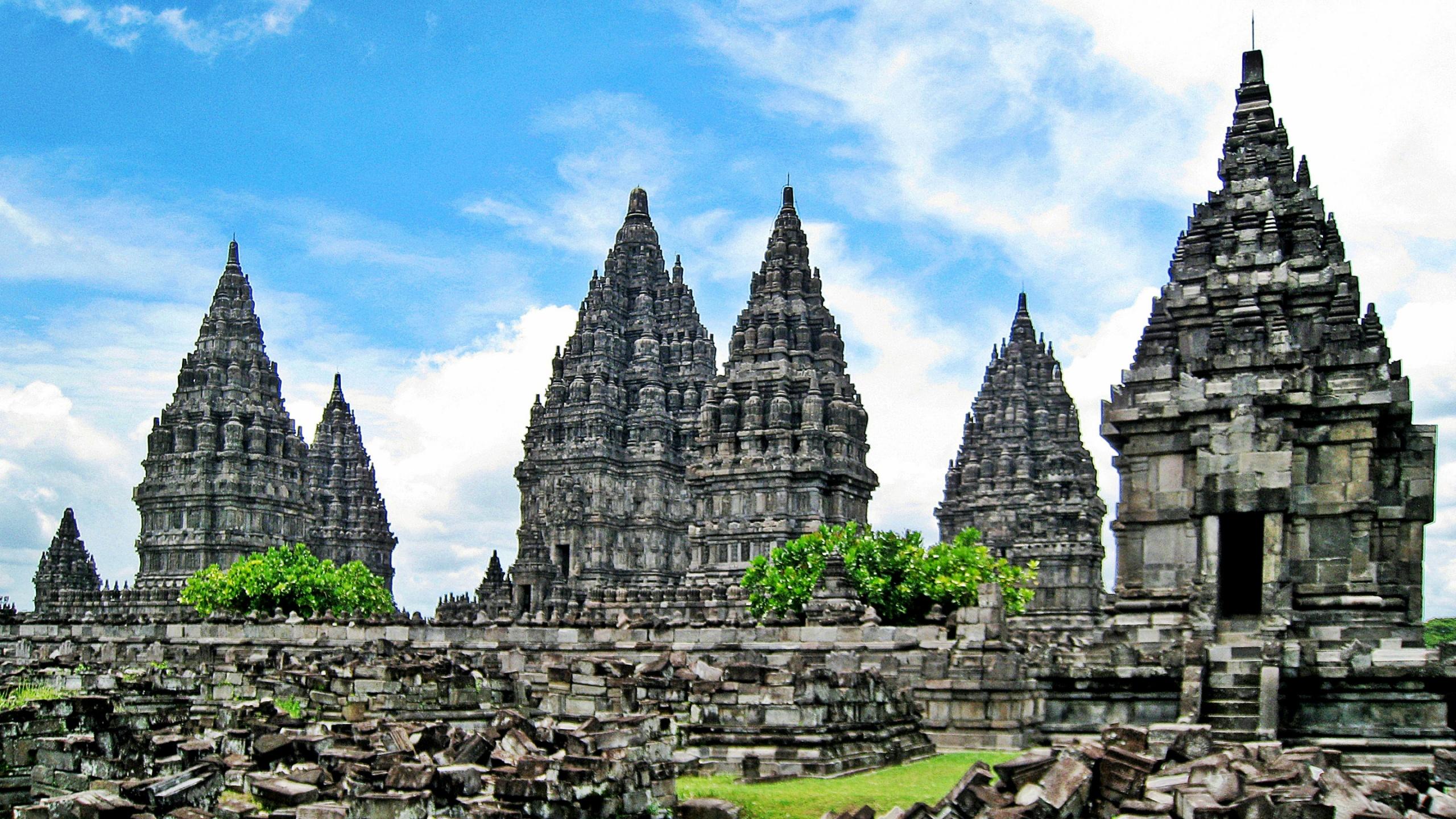 2560x1440 Prambanan Indonesia Wallpaper