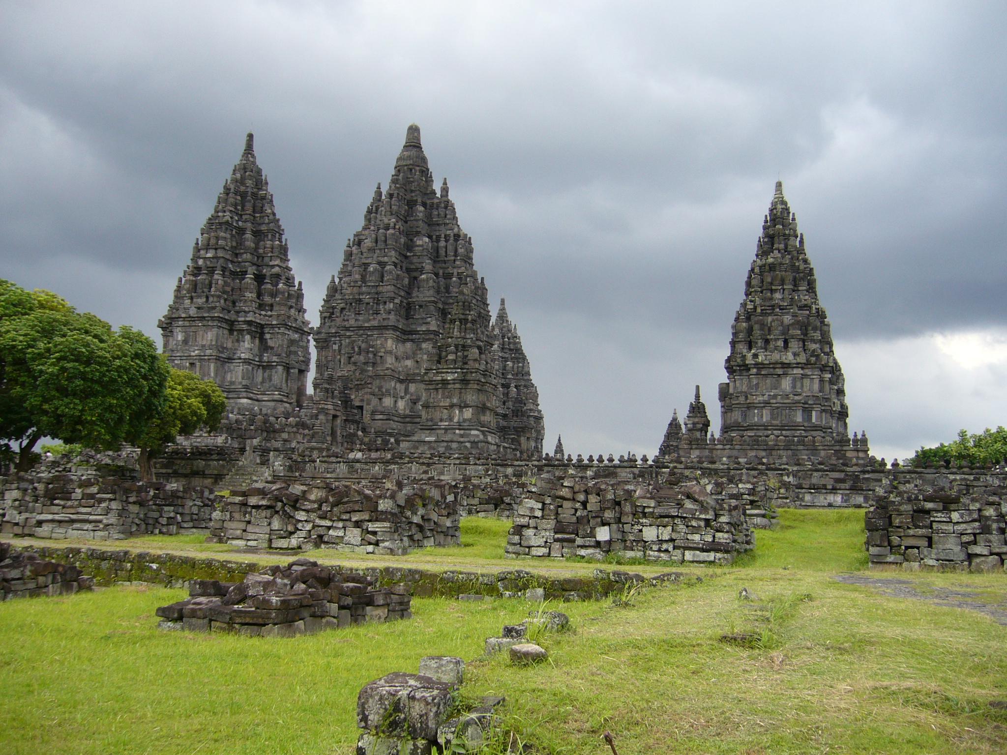 2048x1536 Prambanan Temple Compounds