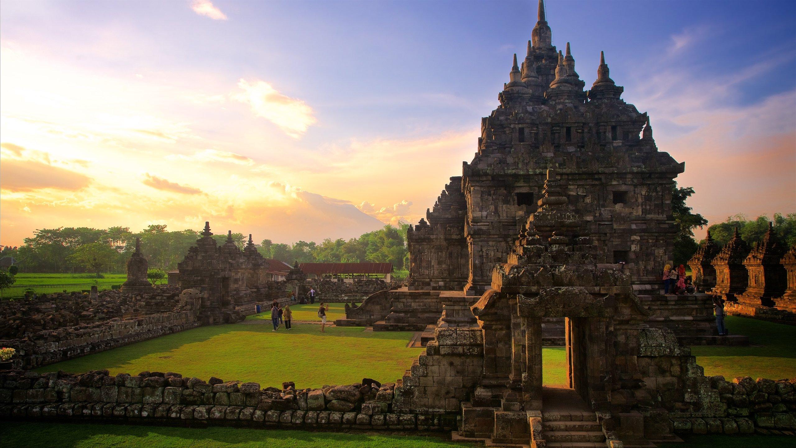 2560x1440 Visit Prambanan: 2023 Travel Guide for Prambanan, Special Region of Yogyakarta