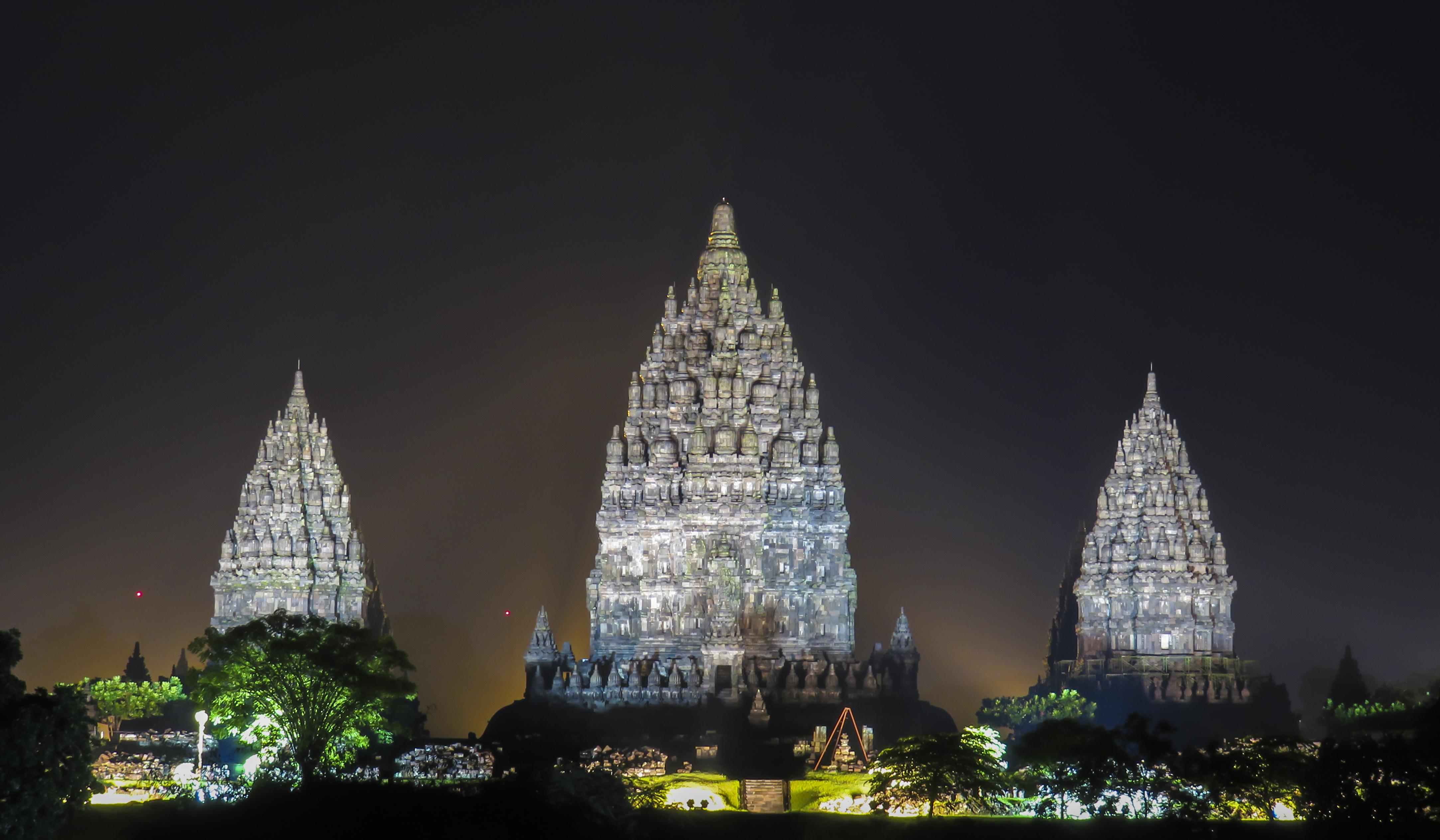 4331x2526 Candi Prambanan; candi Hindu terindah di Asia
