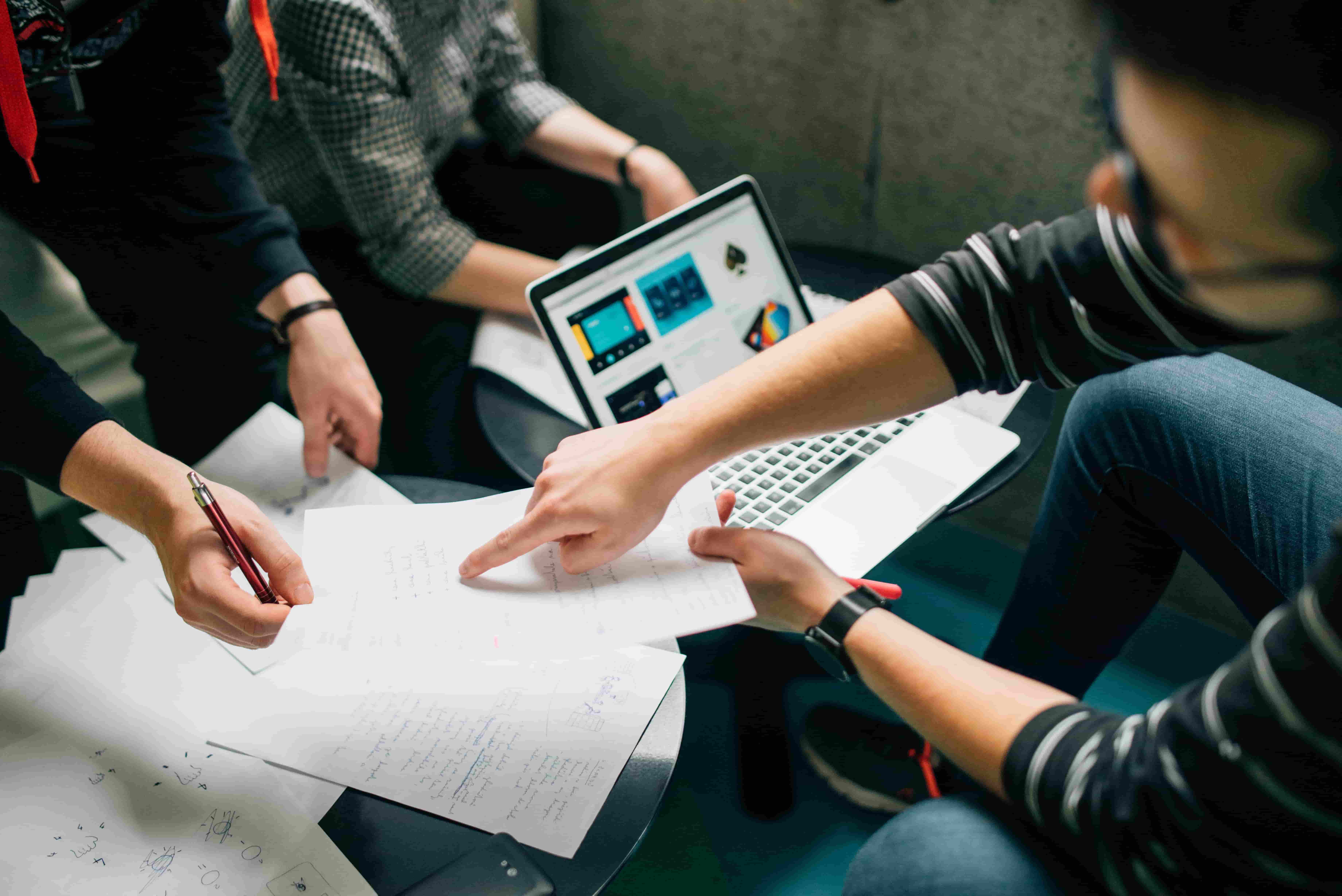 7360x4912 Pros And Cons Of In House And Outsourcing Software (Updated)