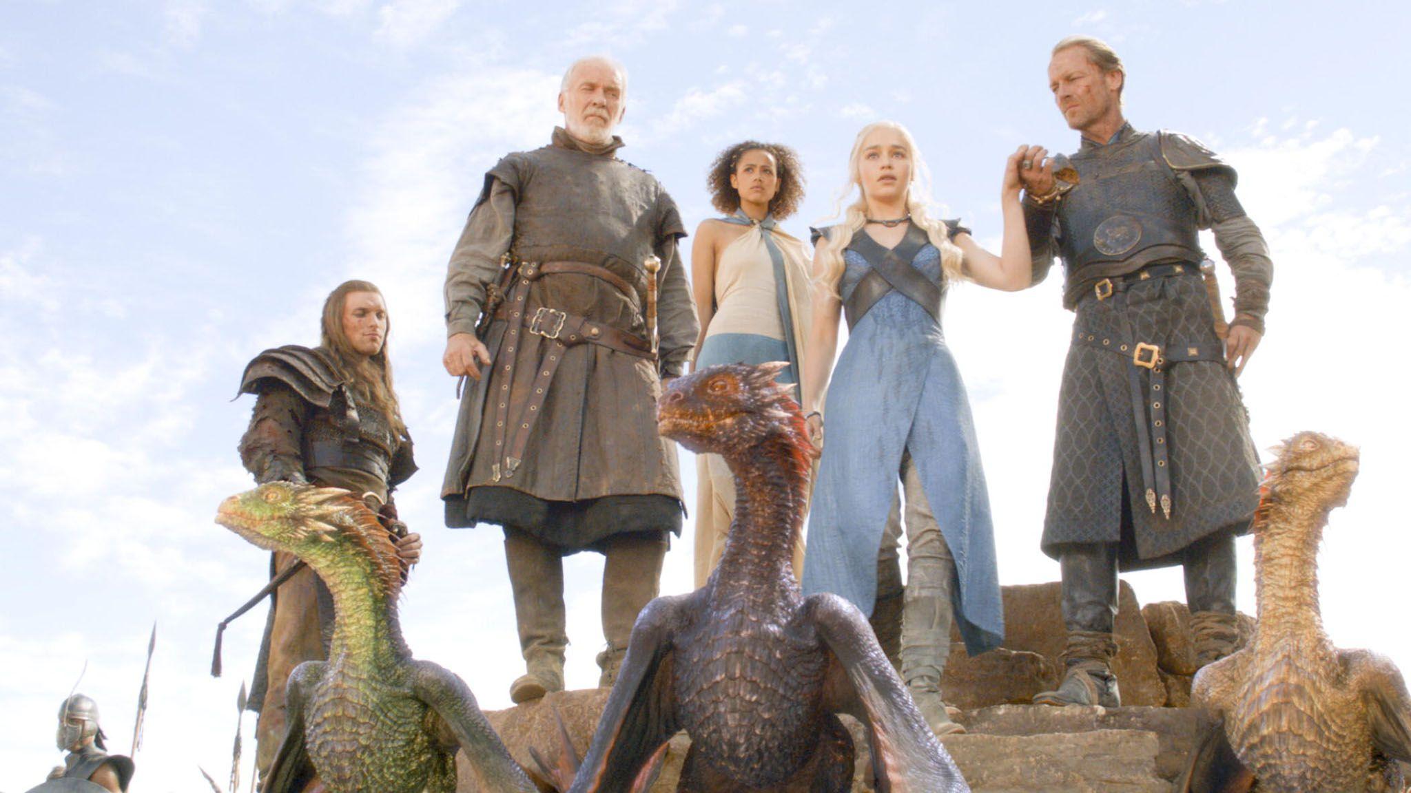 2048x1152 The Mother and Her Dragons. Game Of Thrones Wallpaper