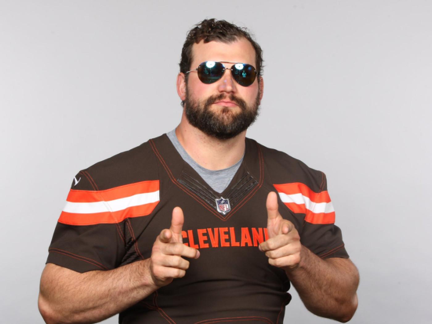 Joe Thomas Wallpapers - Top Free Joe Thomas Backgrounds - WallpaperAccess