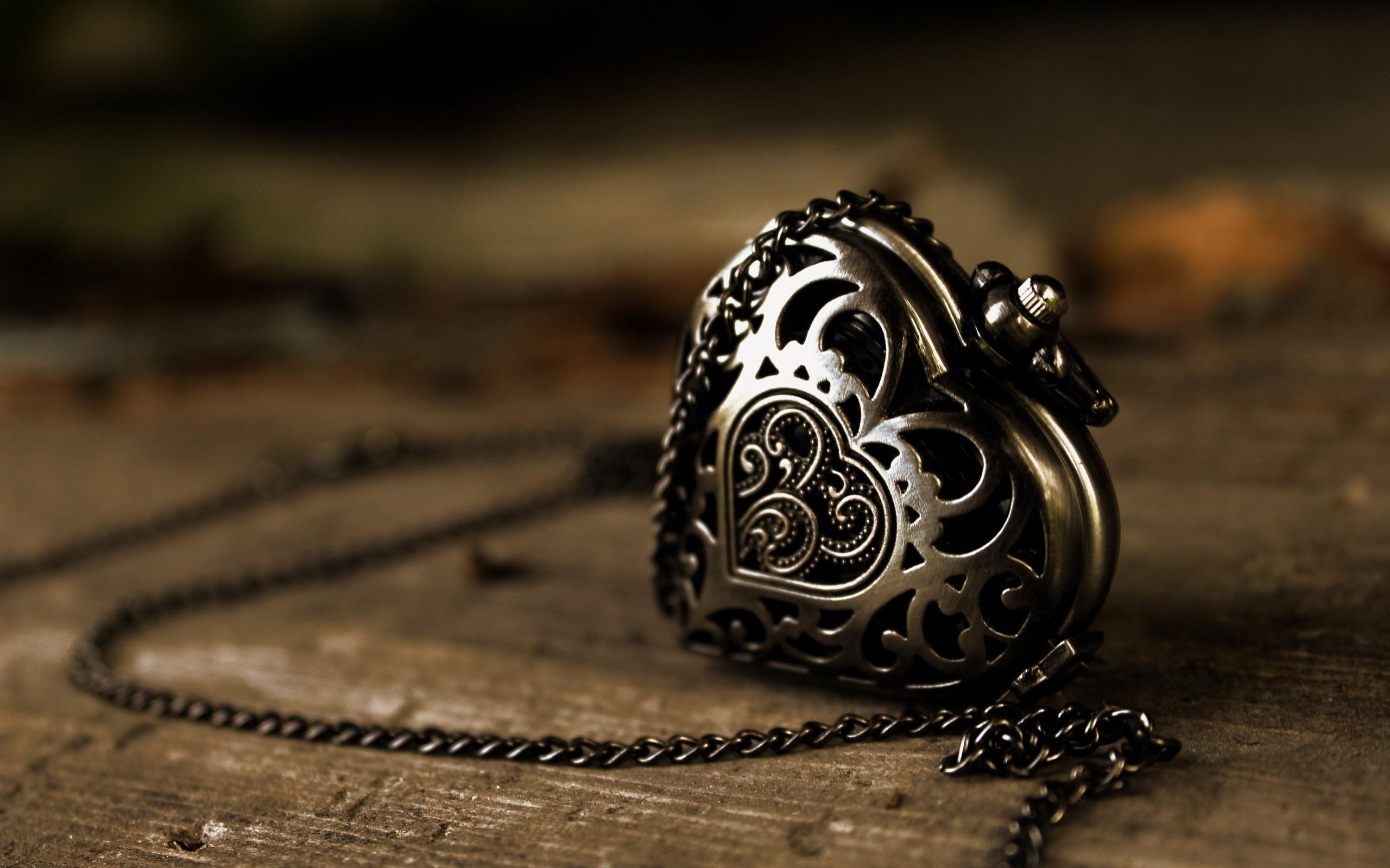 2560x1600 Pendant Wallpaper