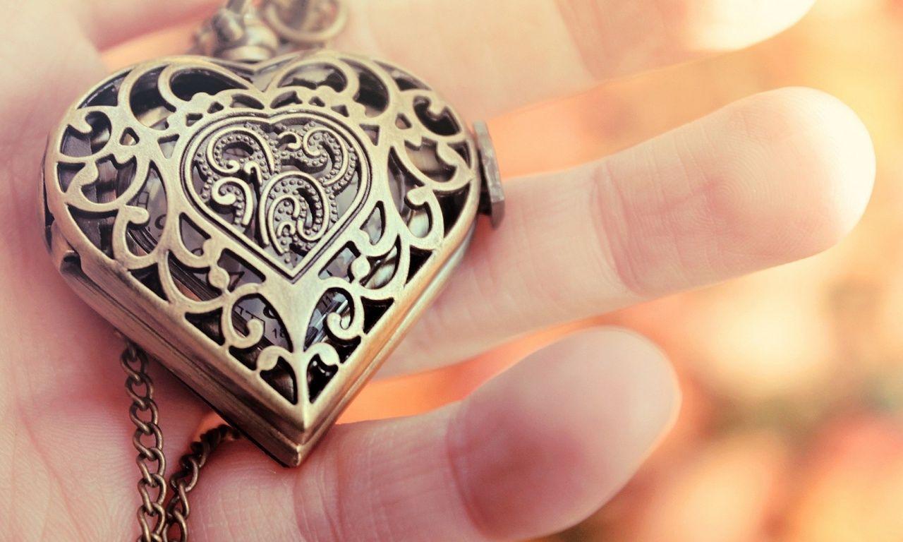 1280x768 Locket Wallpaper