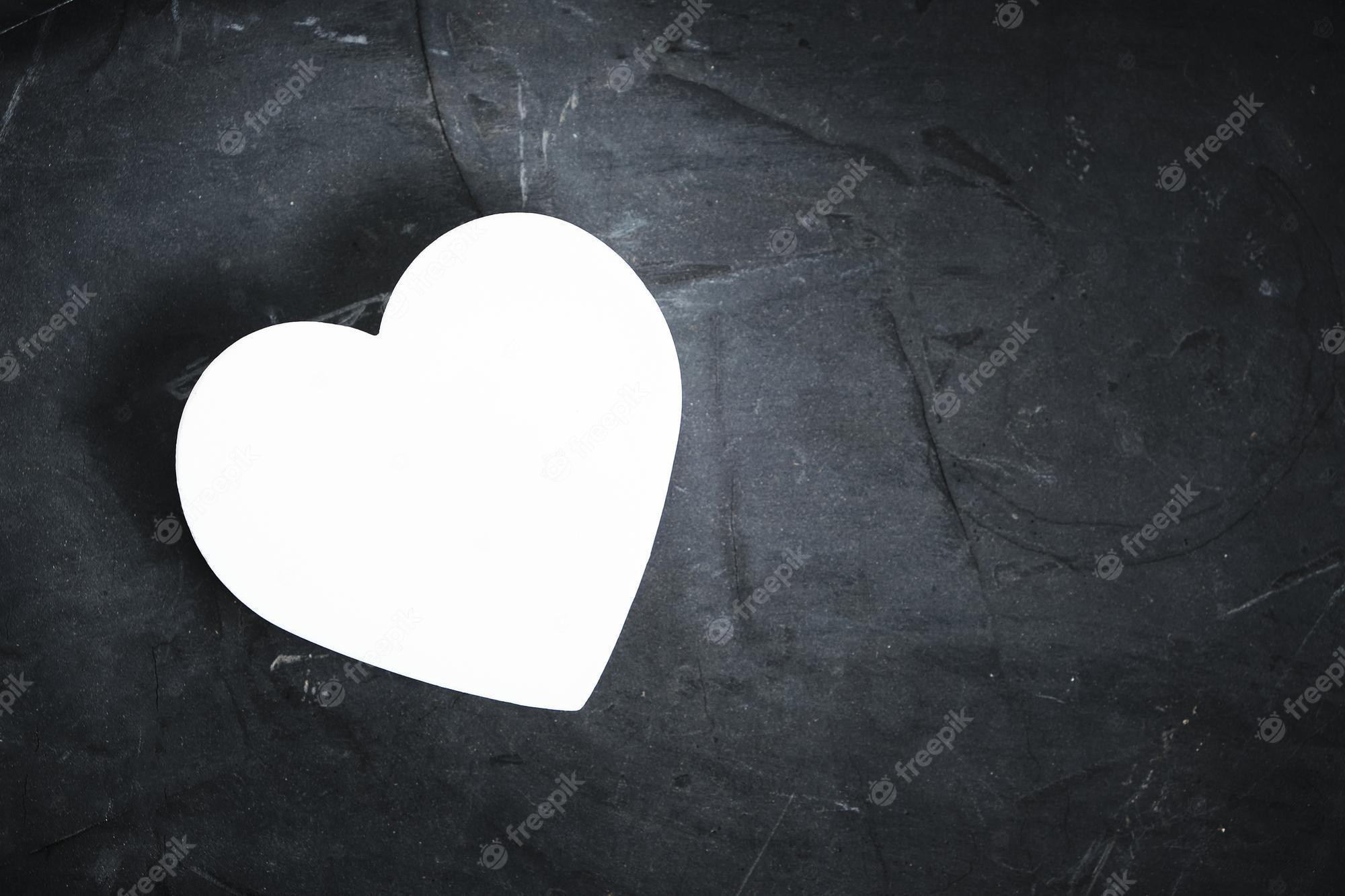 2000x1333 Broken Heart Black Background Image