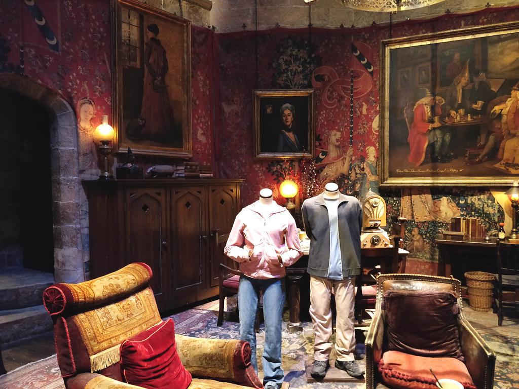 1024x768 Gryffindor Common Room set