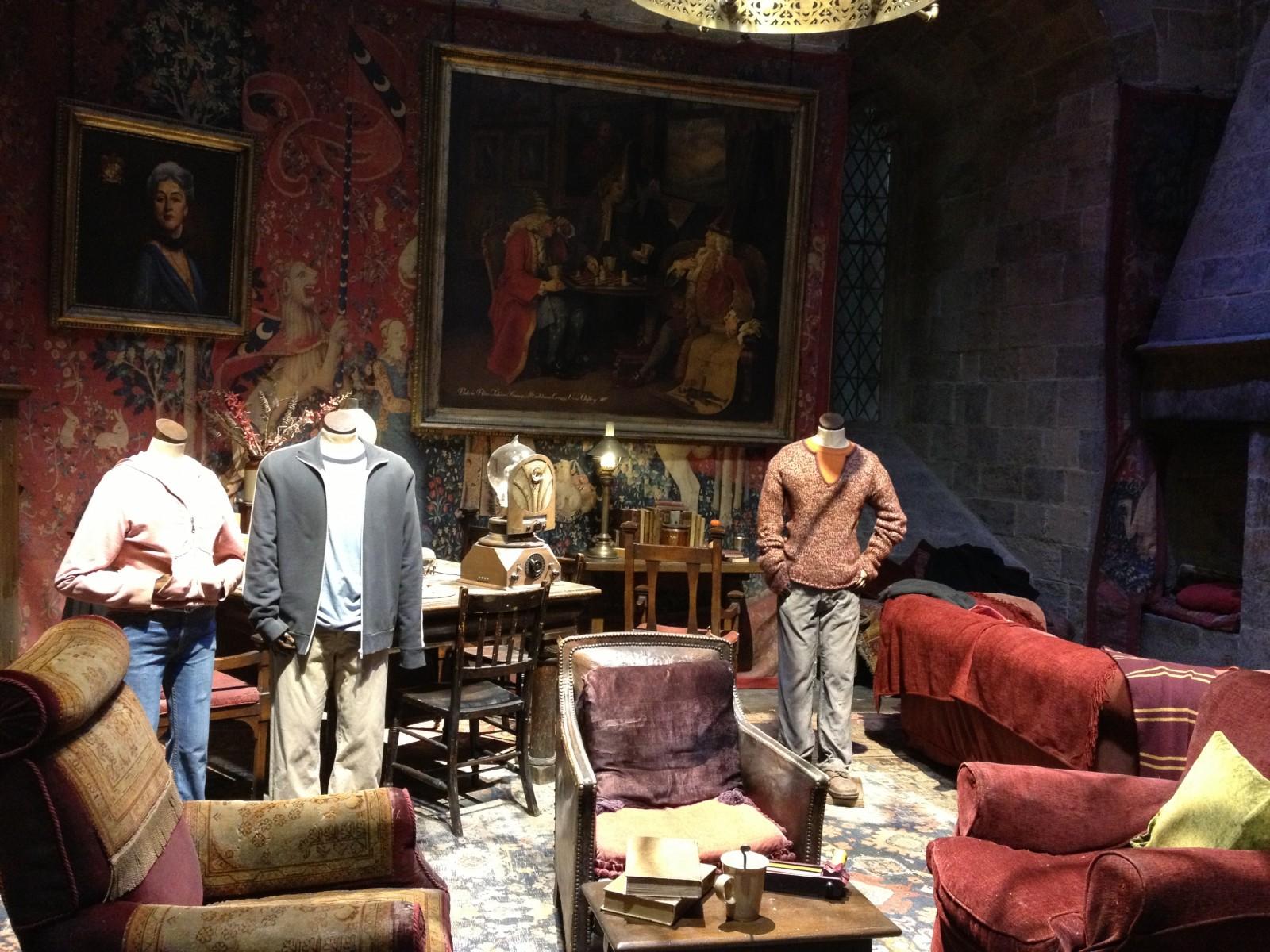 1600x1200 Gryffindor Common Room