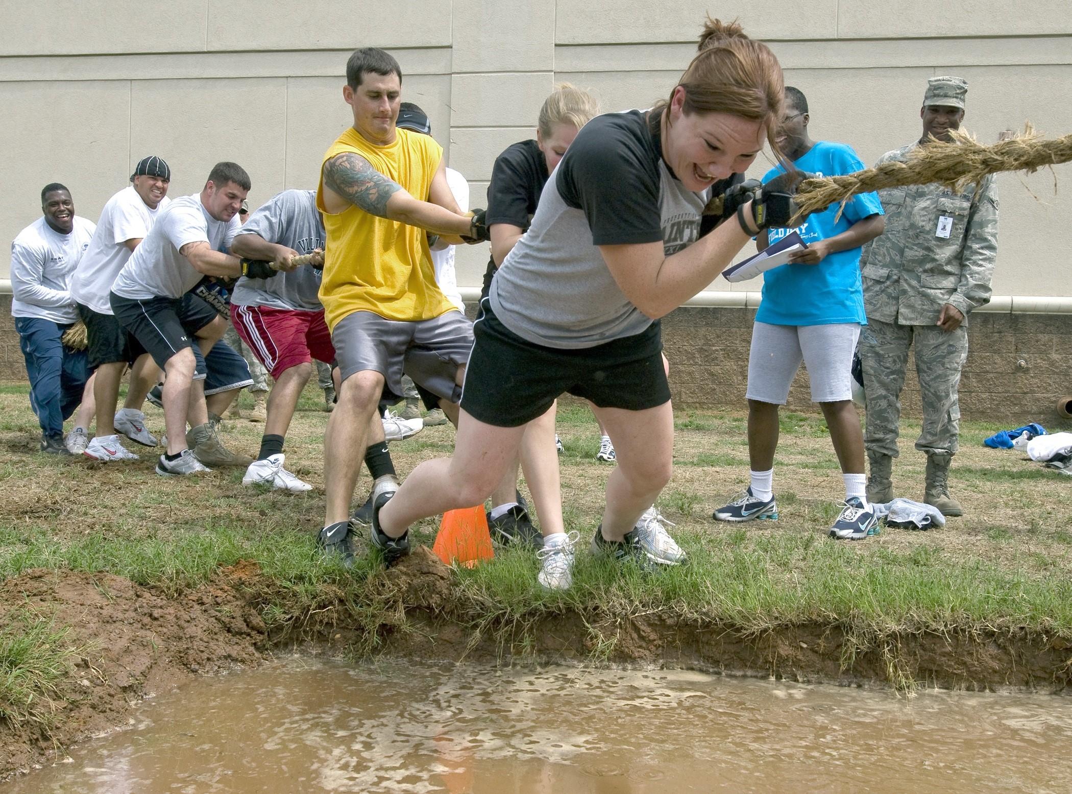 2100x1555 Wallpaper / war, females, teamwork, outdoors, play, 1080P, ball, group of people, strength, group, anticipation, power, rope, neck, tug, child, men, offspring, playing free download