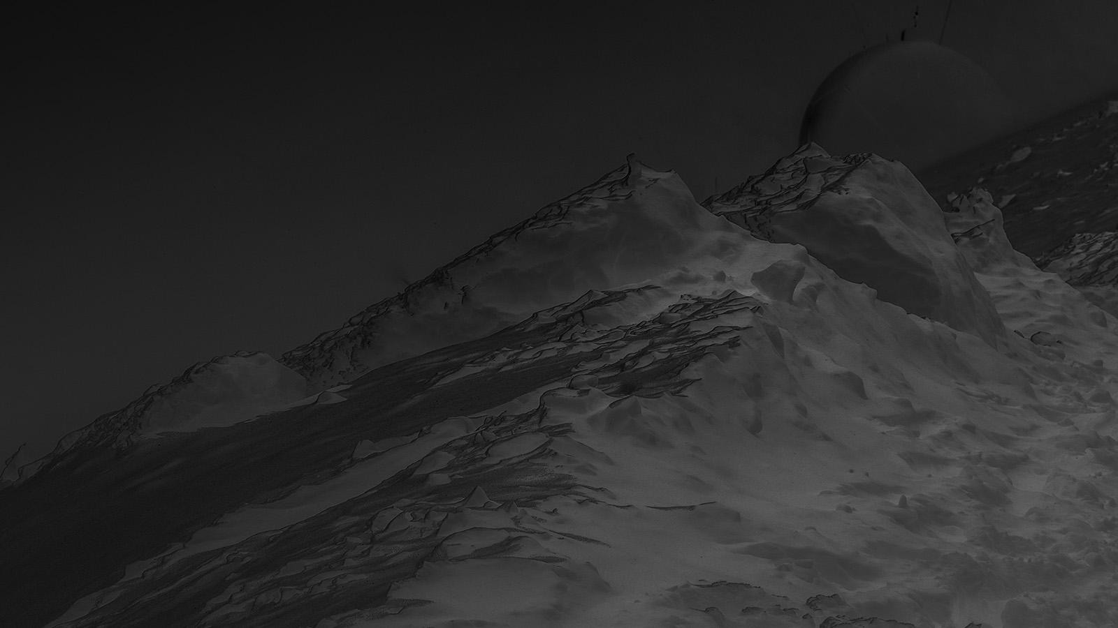 1600x900 Dark Mountain Bubble Minimal Illustration Art Wallpaper
