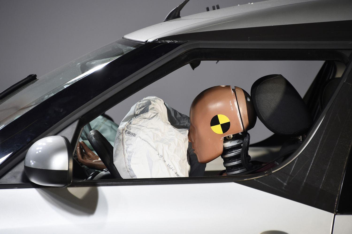 1500x998 Automotive Airbag History and Invention