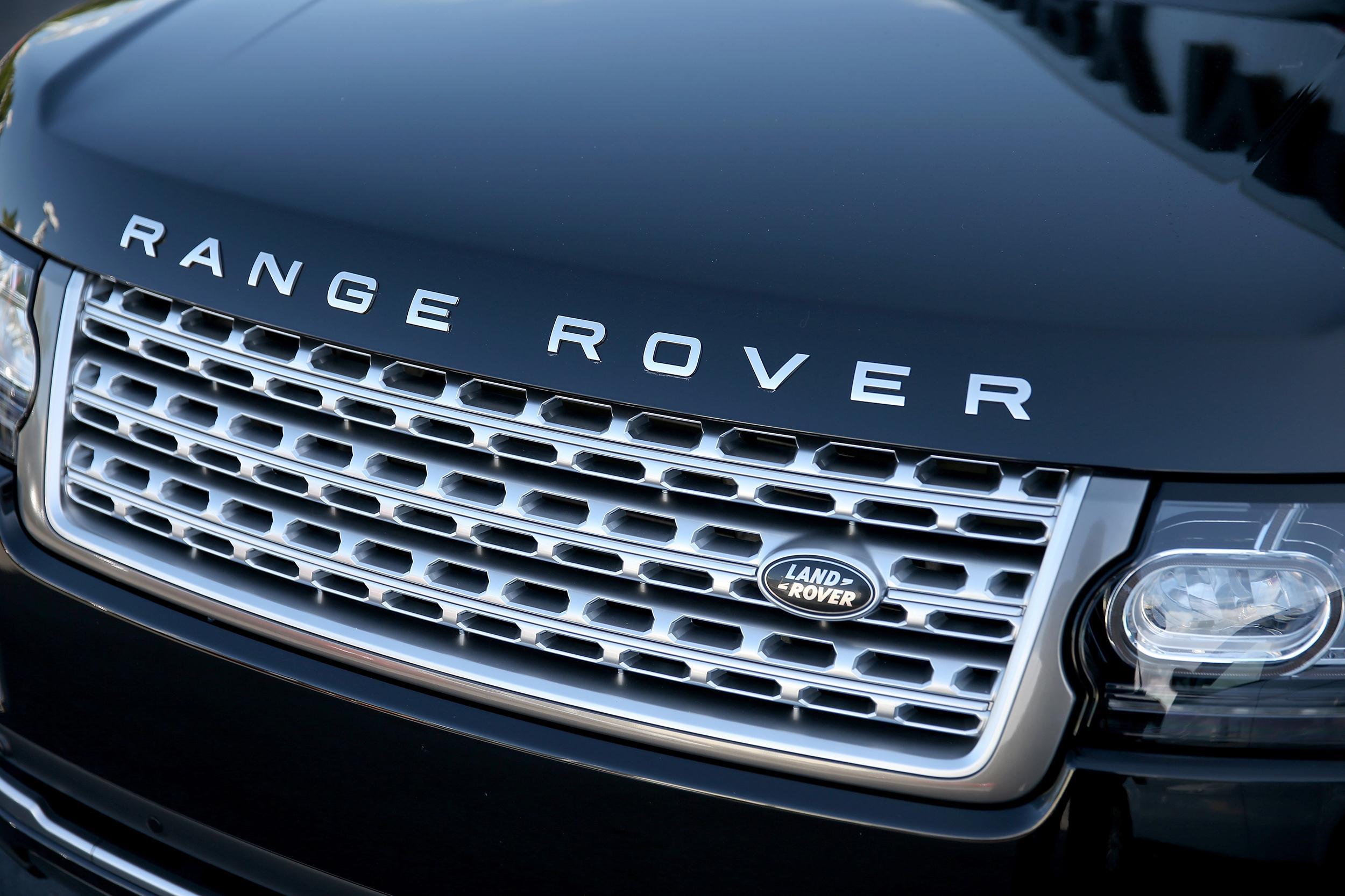 2500x1667 Thousands of Range Rovers Recalled for Airbag Issue