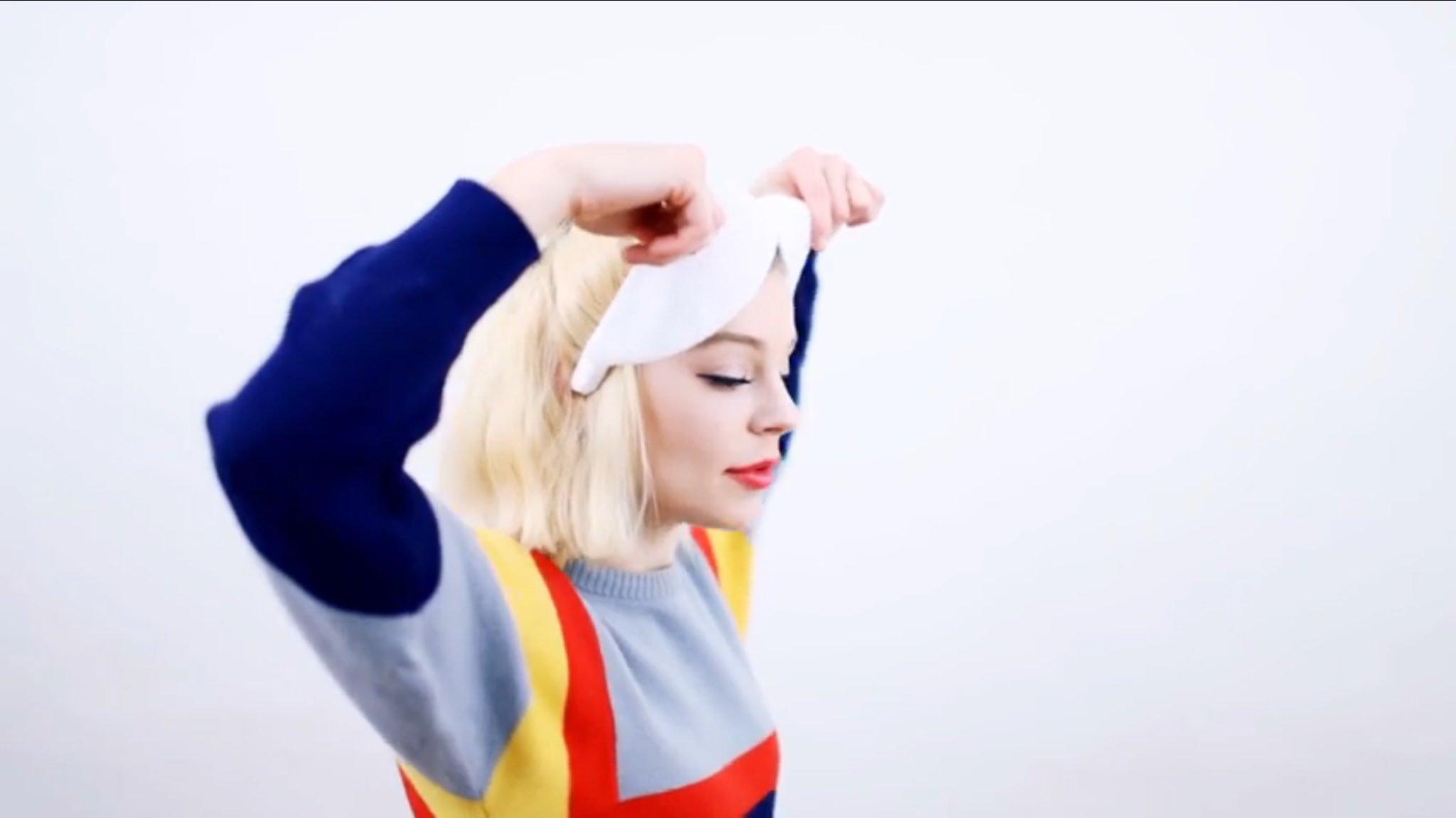 2048x1152 mars argo, lookit. I'm a swan! Ready? Watch. Watch this. Am I the ugly duckling that turned into a swan?