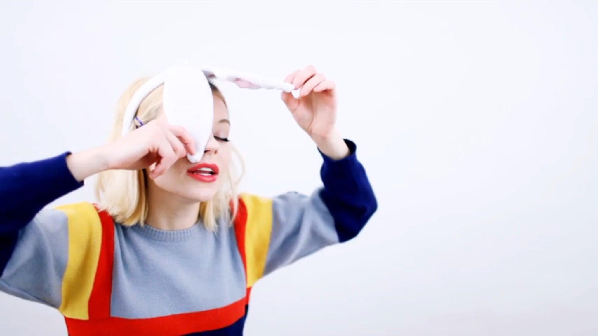 2048x1152 mars argo, lookit. I'm a swan! Ready? Watch. Watch this. Am I the ugly duckling that turned into a swan?