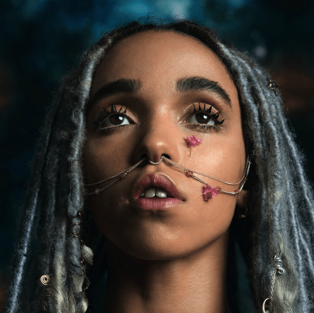 1000x999 FKA twigs Photo (403 of 542)