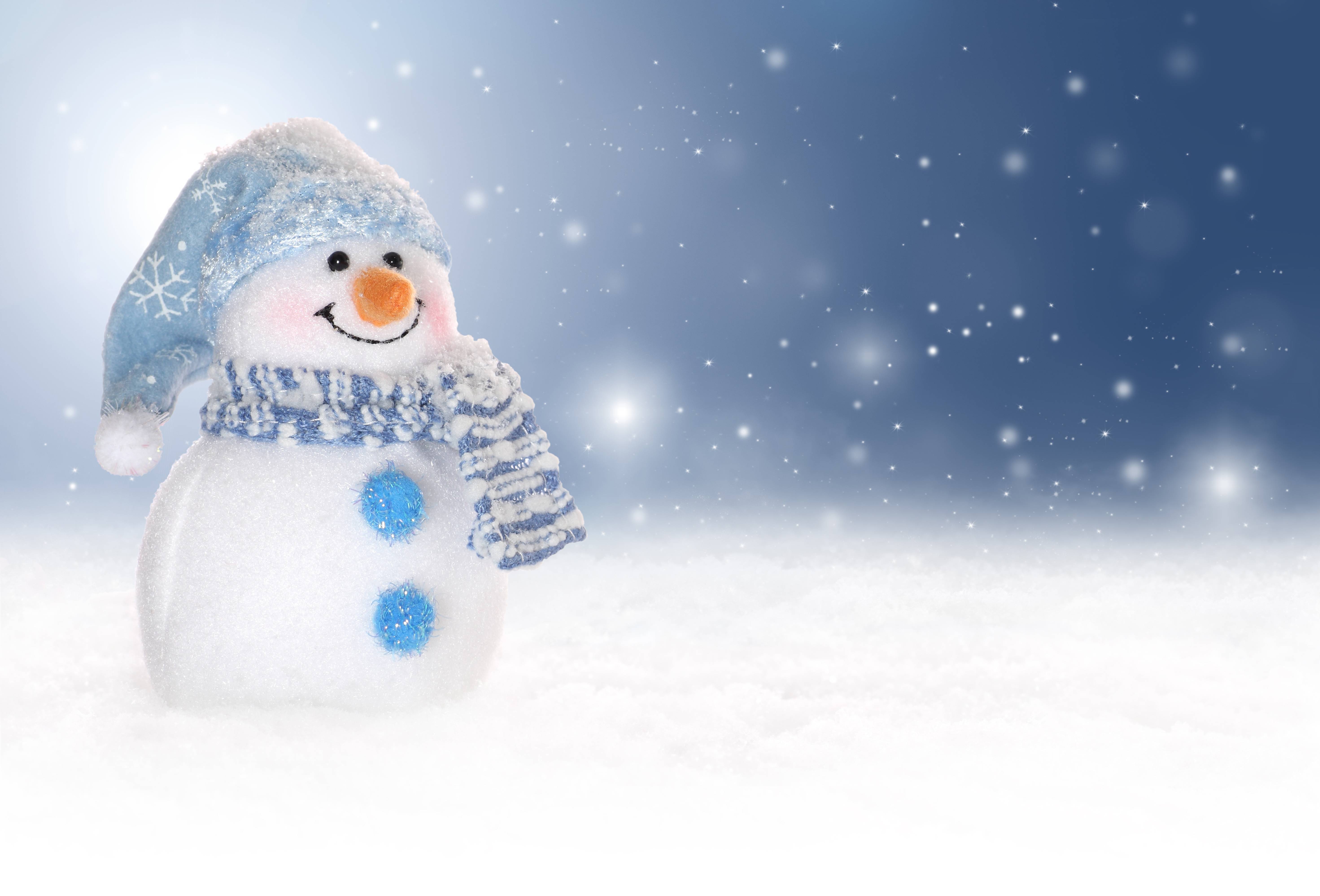 5885x3995 Winter Snowman Wallpaper