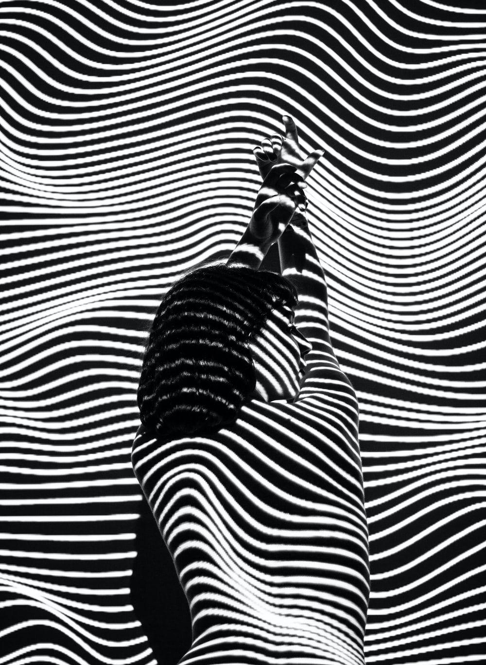 1000x1367 Black and White Wallpaper