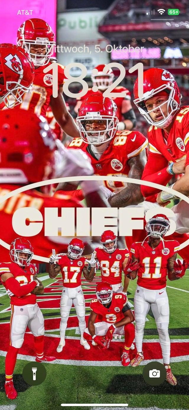 640x1385 These wallpaper have gotten to be really cool and look great with iOS 16!