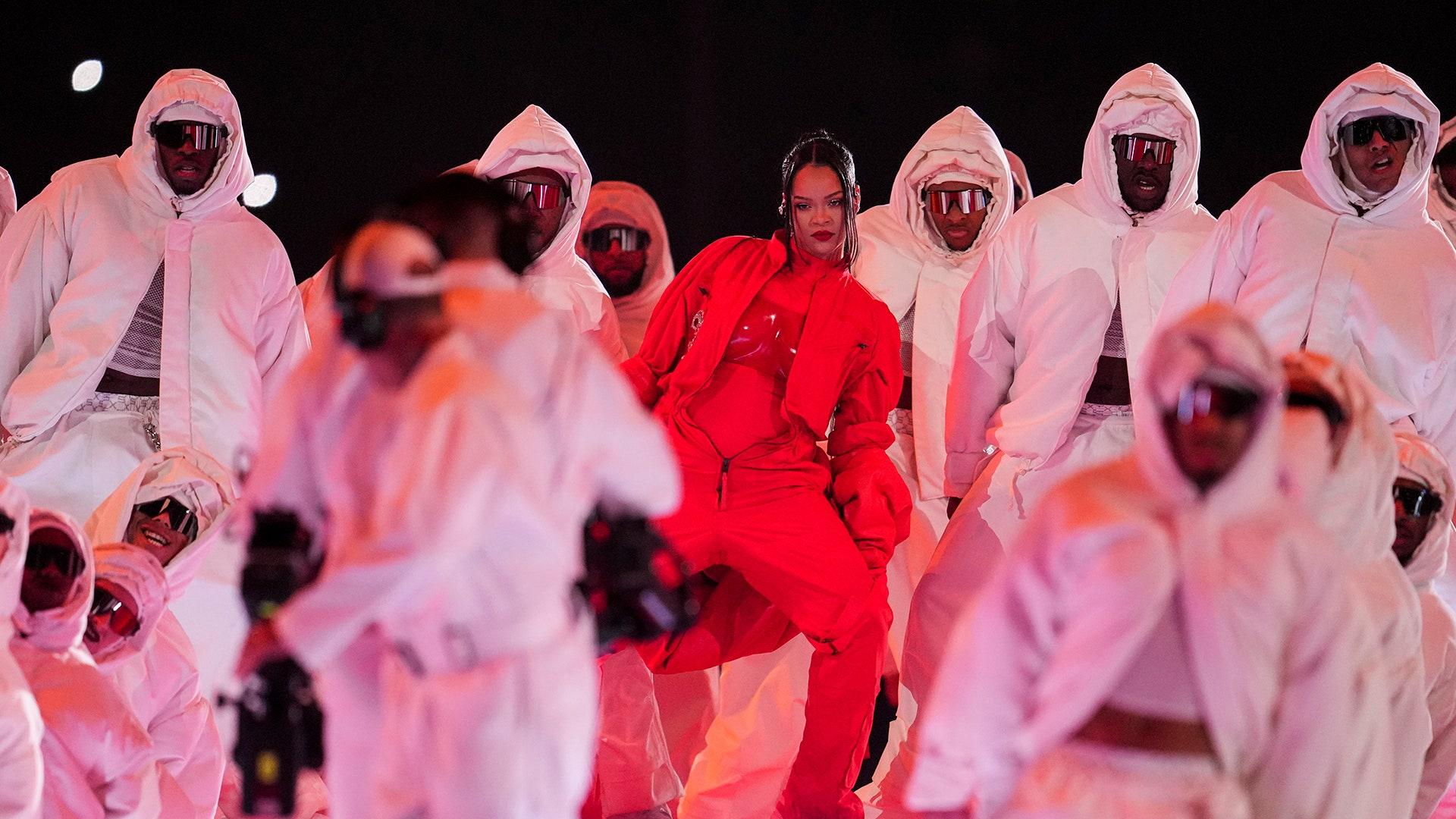 1920x1080 Why Rihanna Isn't Getting Paid to Perform at the Super Bowl