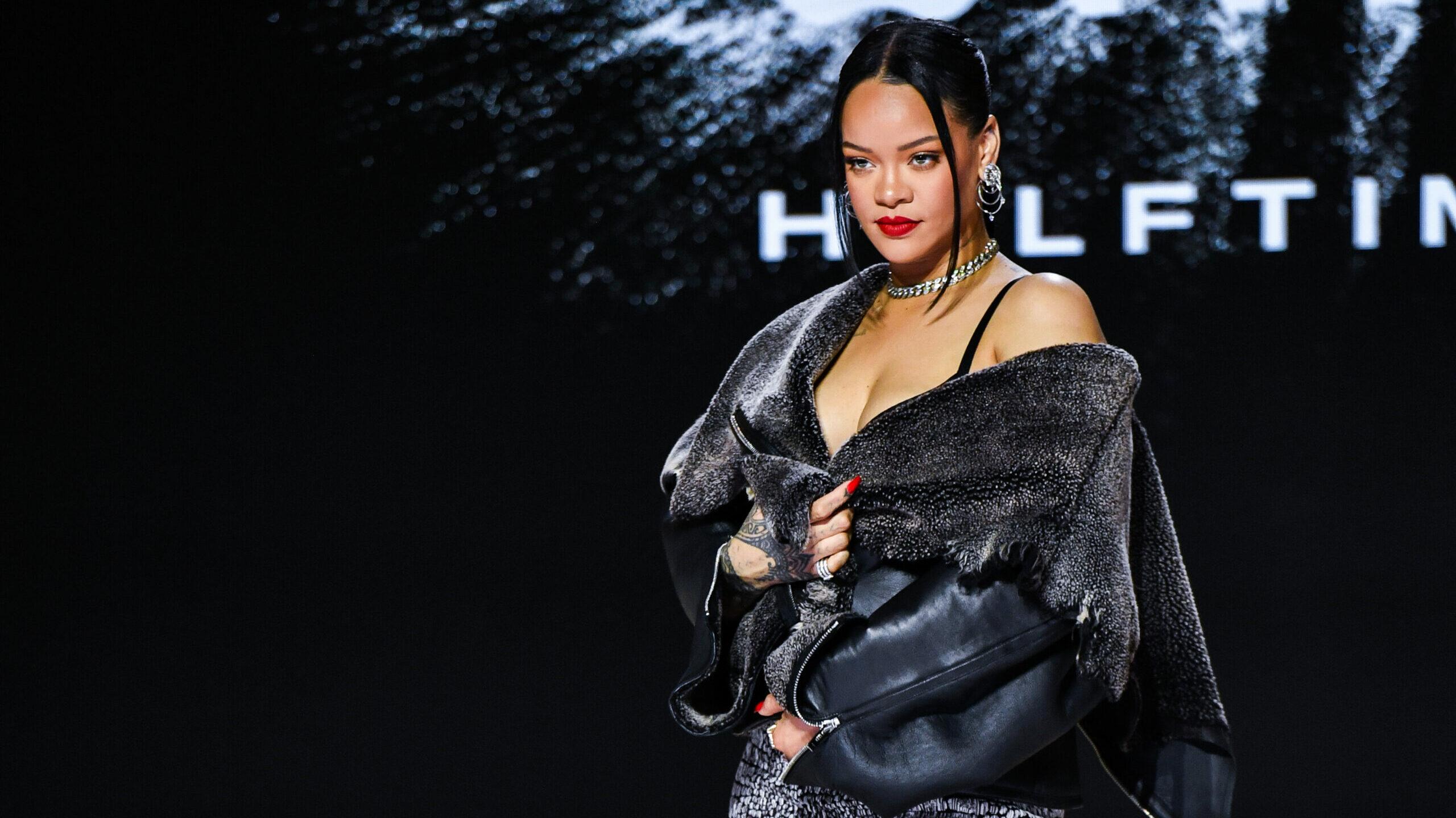 2560x1440 Rihanna Trends After Revealing that her Super Bowl Set List Changed 39 Times