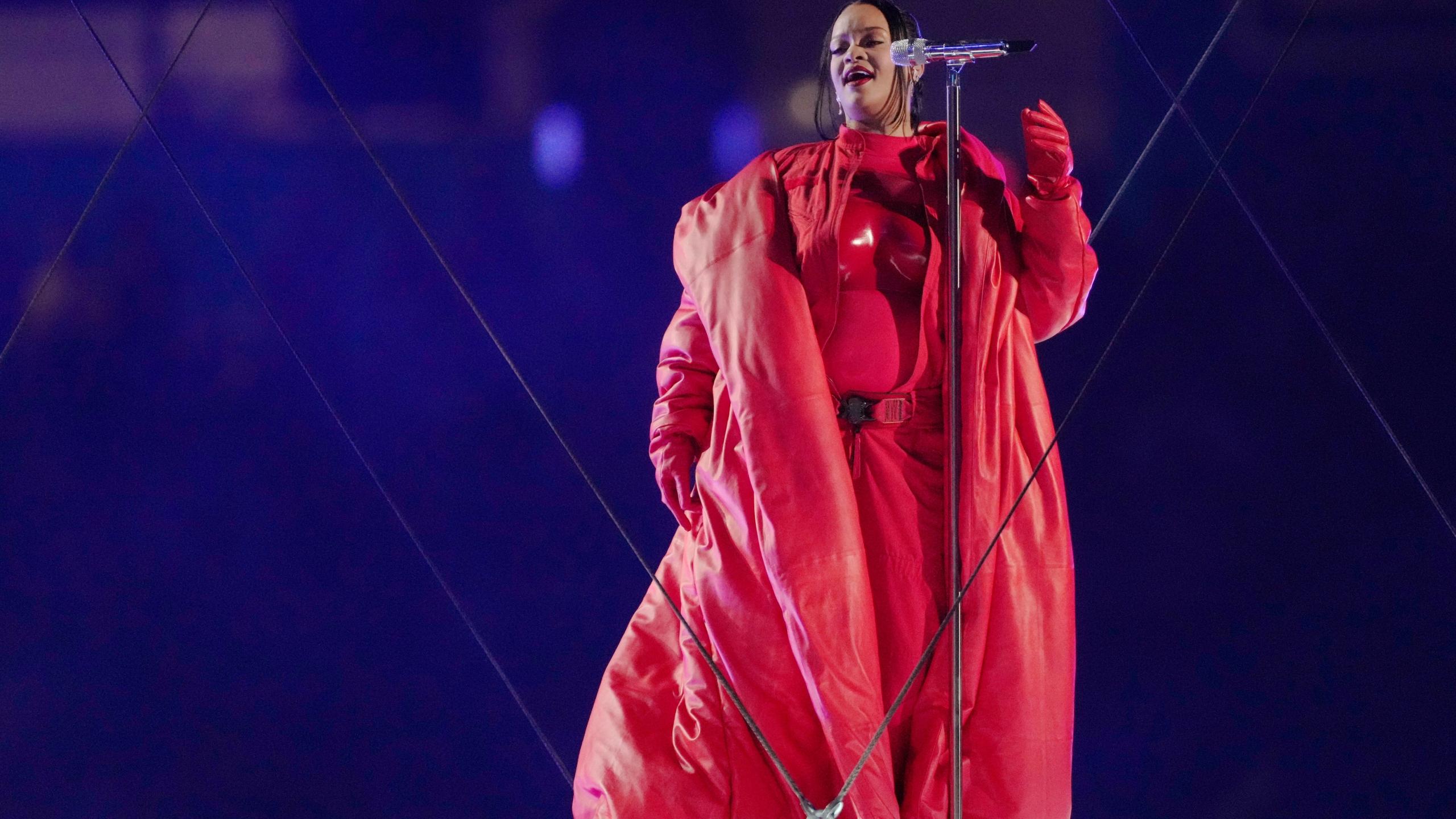 2560x1440 Is Rihanna pregnant? Reps confirm
