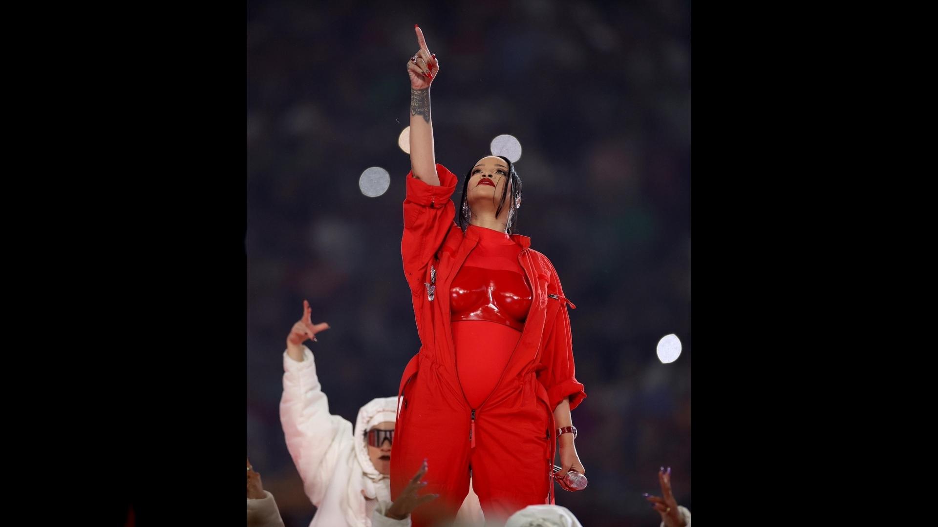 1920x1080 Super Bowl surprise, Rihanna announces second pregnancy. Photo