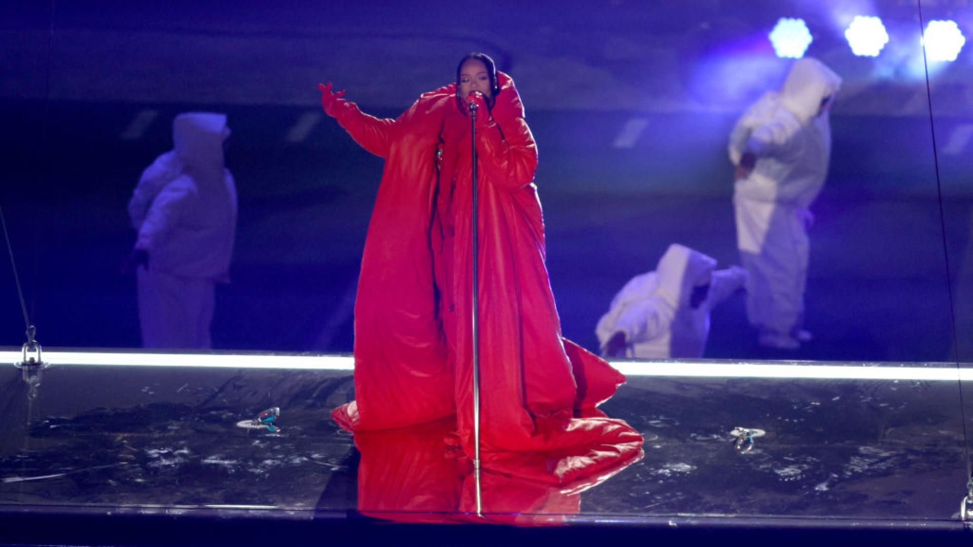 1920x1080 Super Bowl surprise, Rihanna announces second pregnancy. Photo