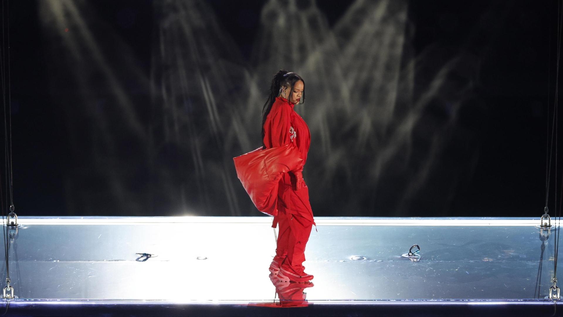1920x1080 Super Bowl surprise, Rihanna announces second pregnancy. Photo