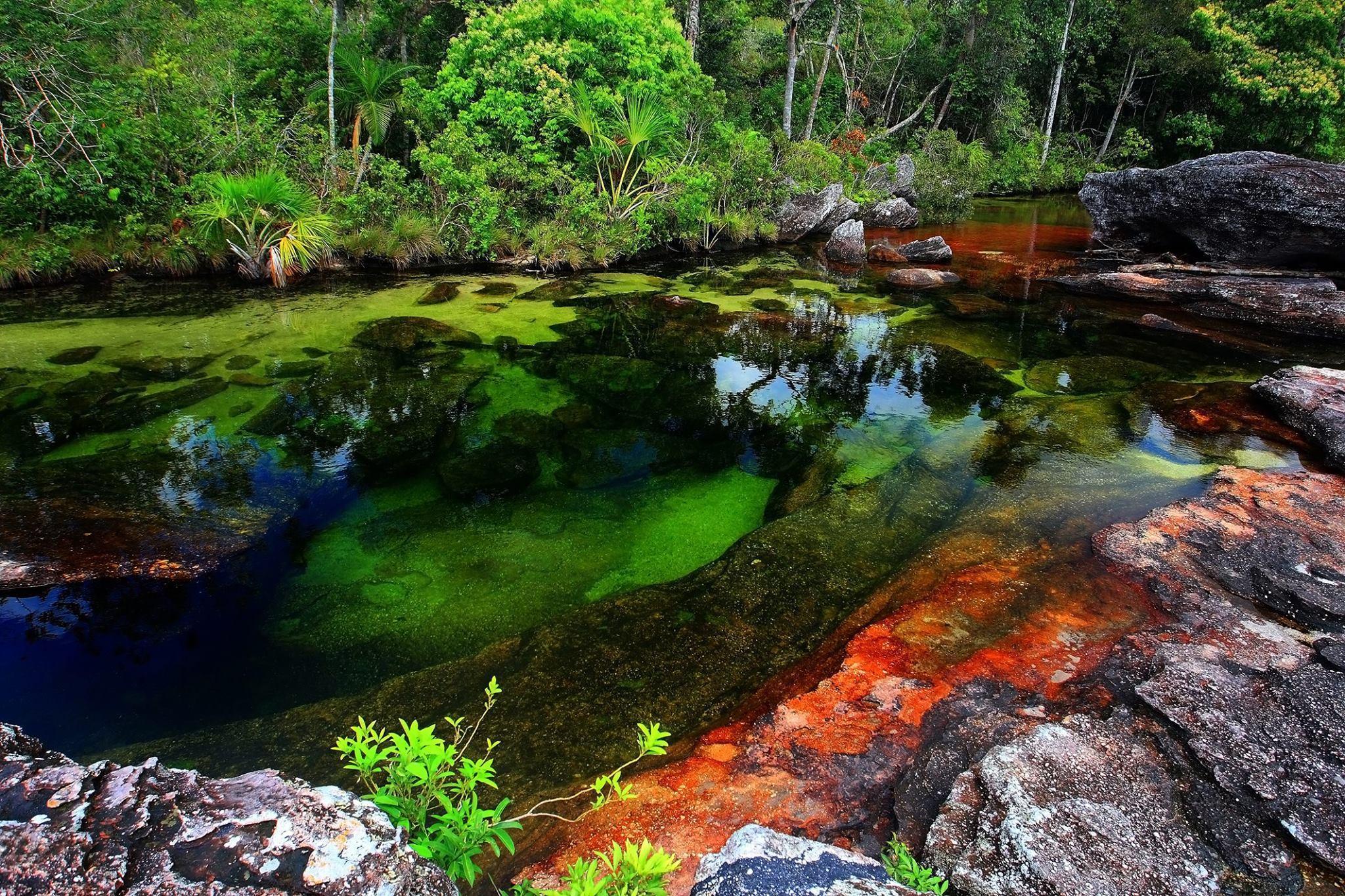 2048x1365 Liquid Rainbow River Of Columbia HD Wallpaper