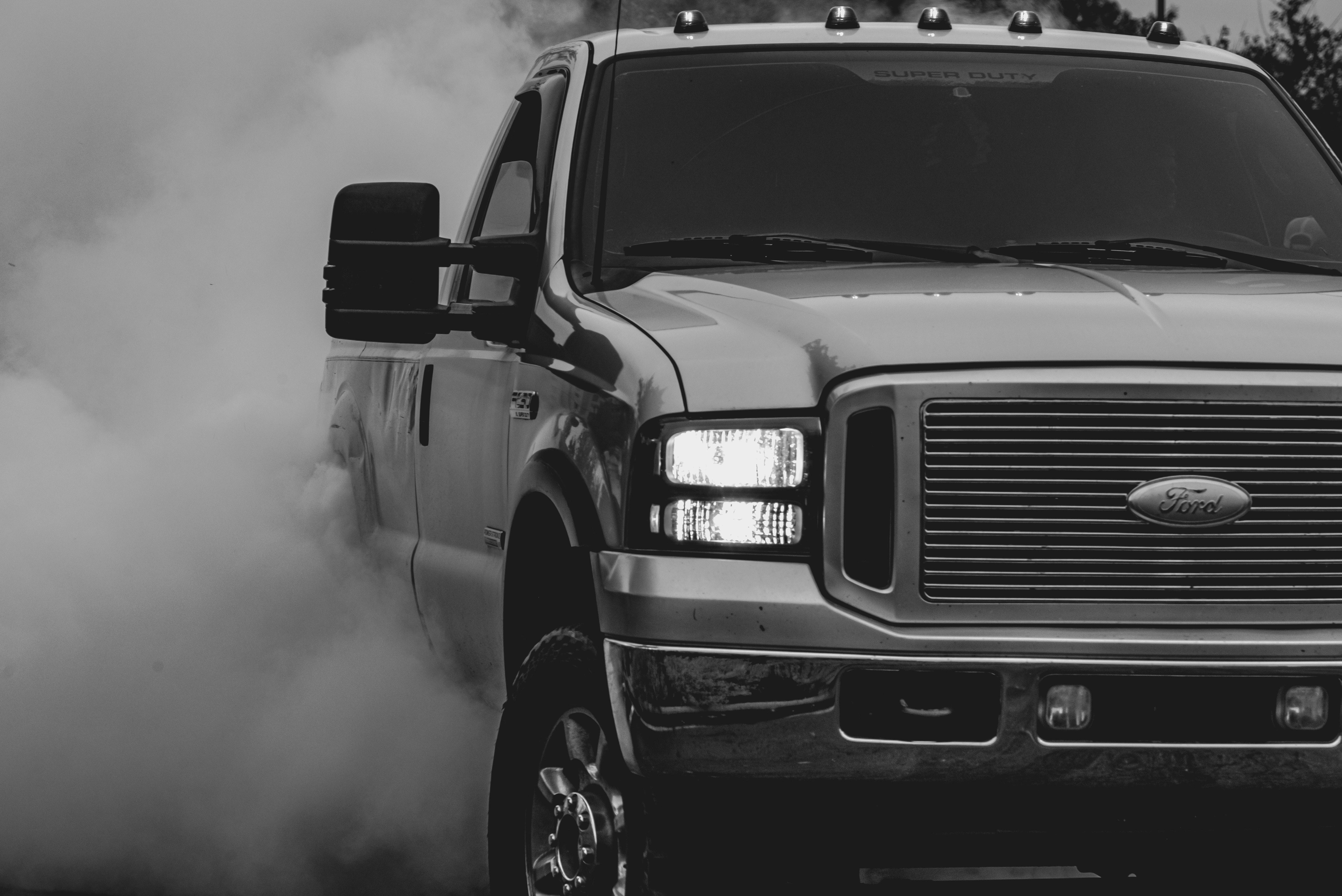 5686x3796 Grayscale Photo of Ford Pickup Truck · Free