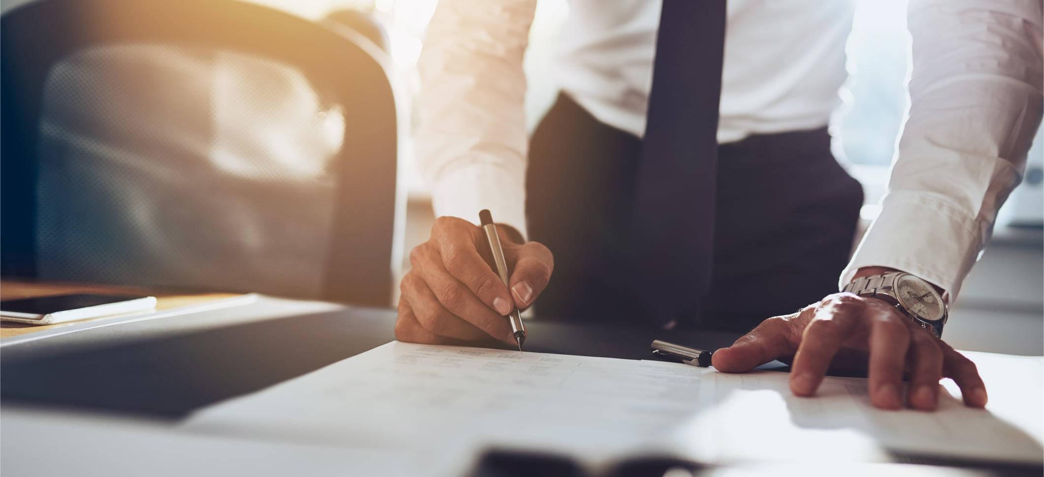 2120x968 Download Lawyer Signing Documents Wallpaper