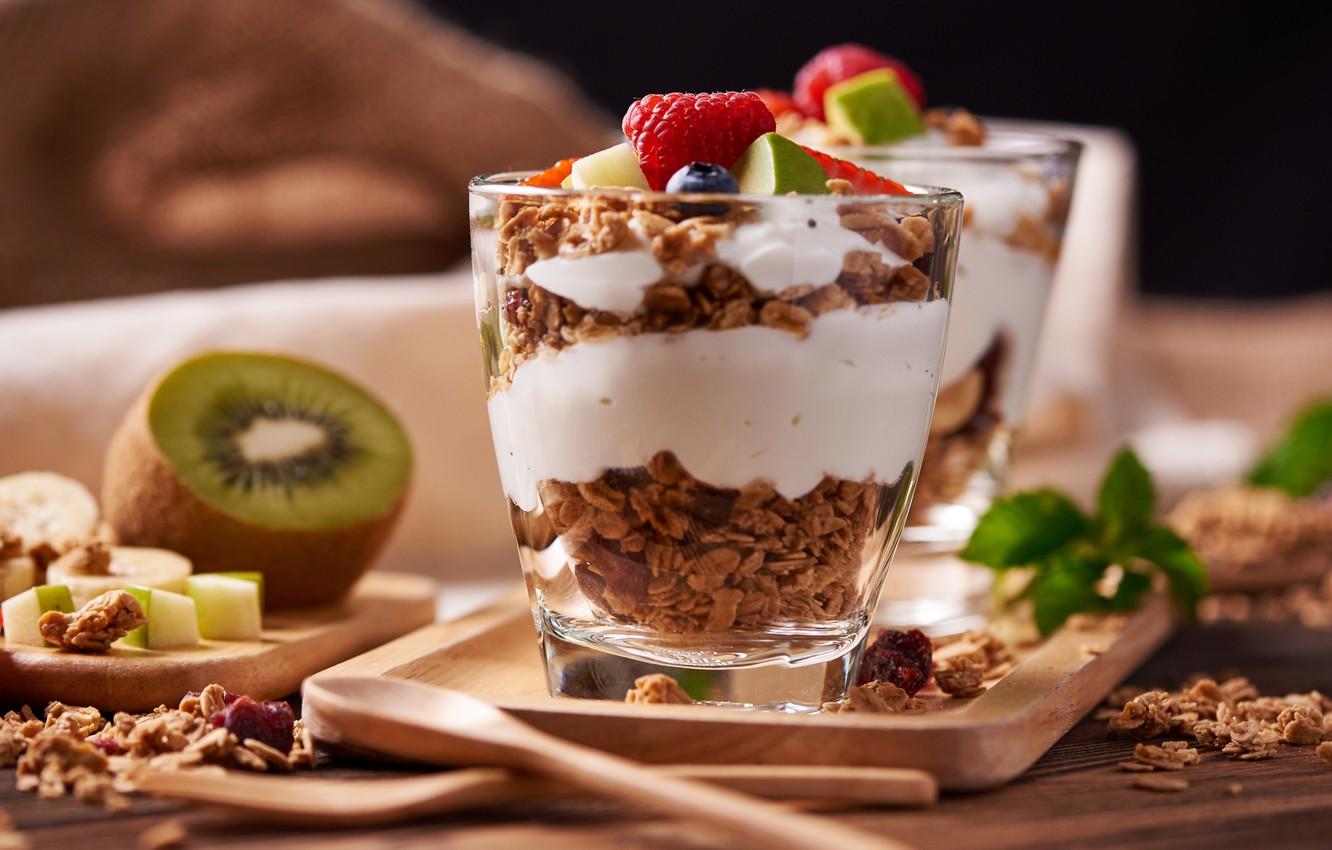 1332x850 Wallpaper glass, berries, kiwi, fruit, yogurt, granola image for desktop, section еда