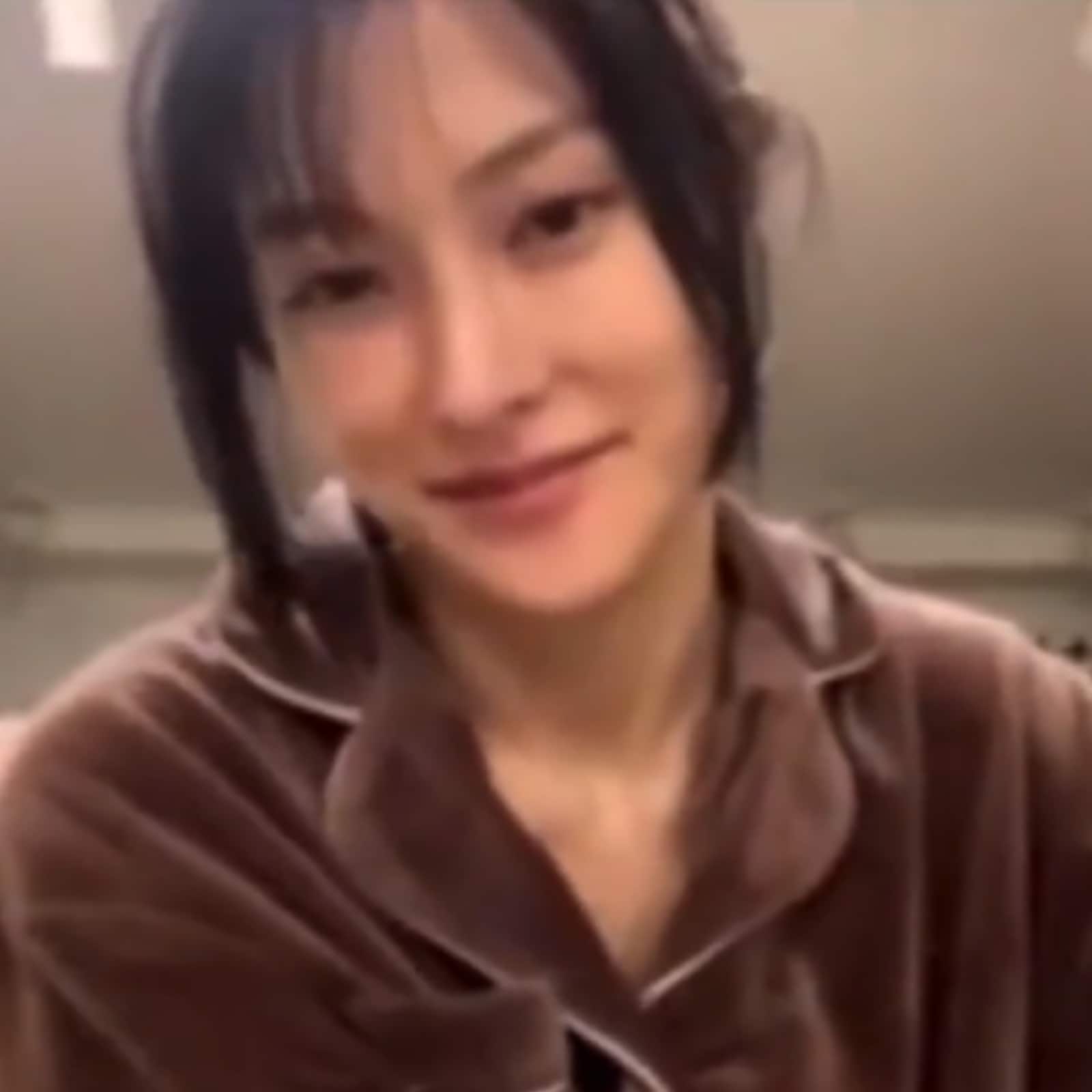 1600x1600 KARA Member Gyuri Goes 'No Bra' During Instagram Live, Leaves Jiyoung and Youngji Blushing