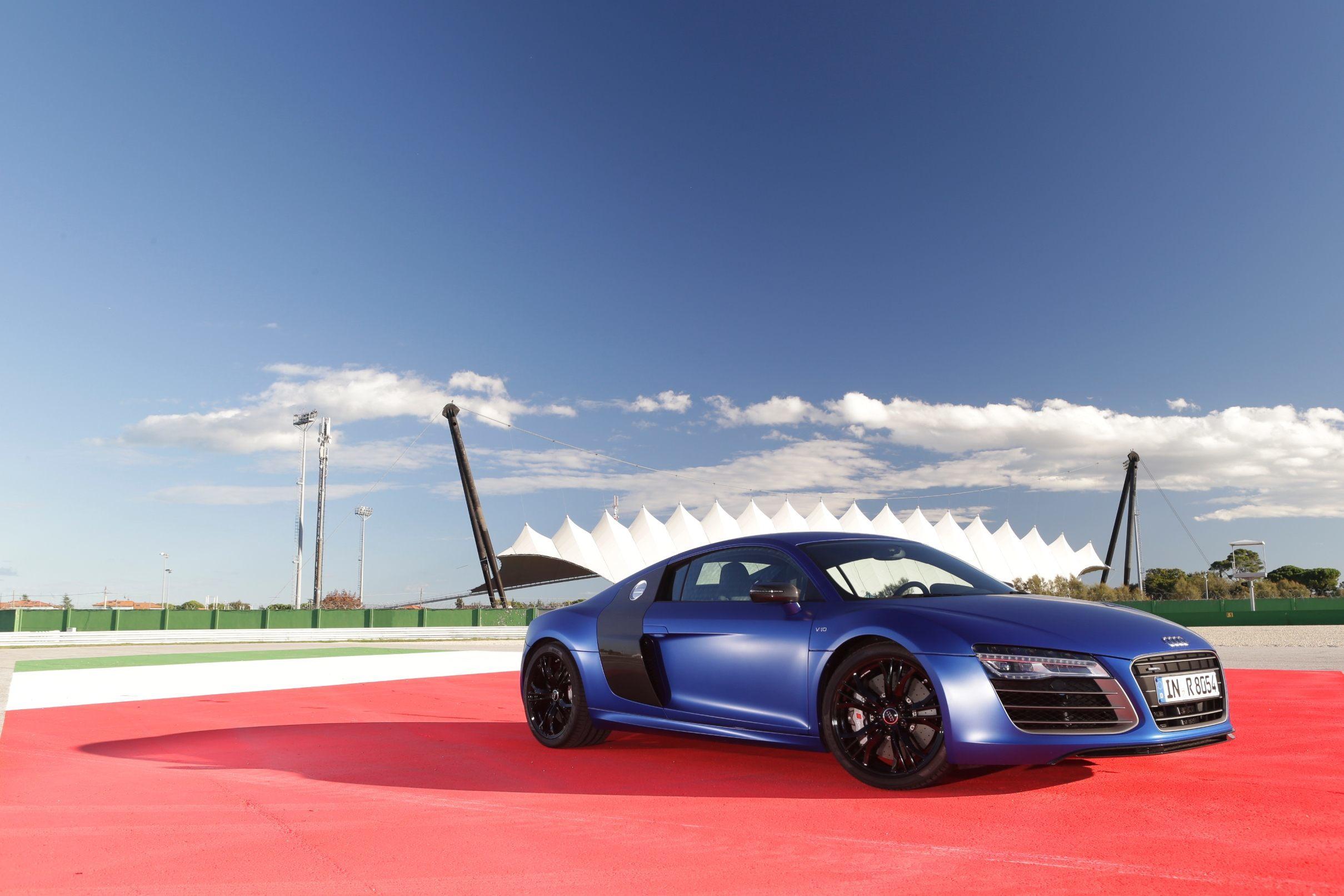 2419x1613 Car Revs Daily.com 2014 AUDI R8 V10 Plus In Sepang Matte Metallic Blue 49