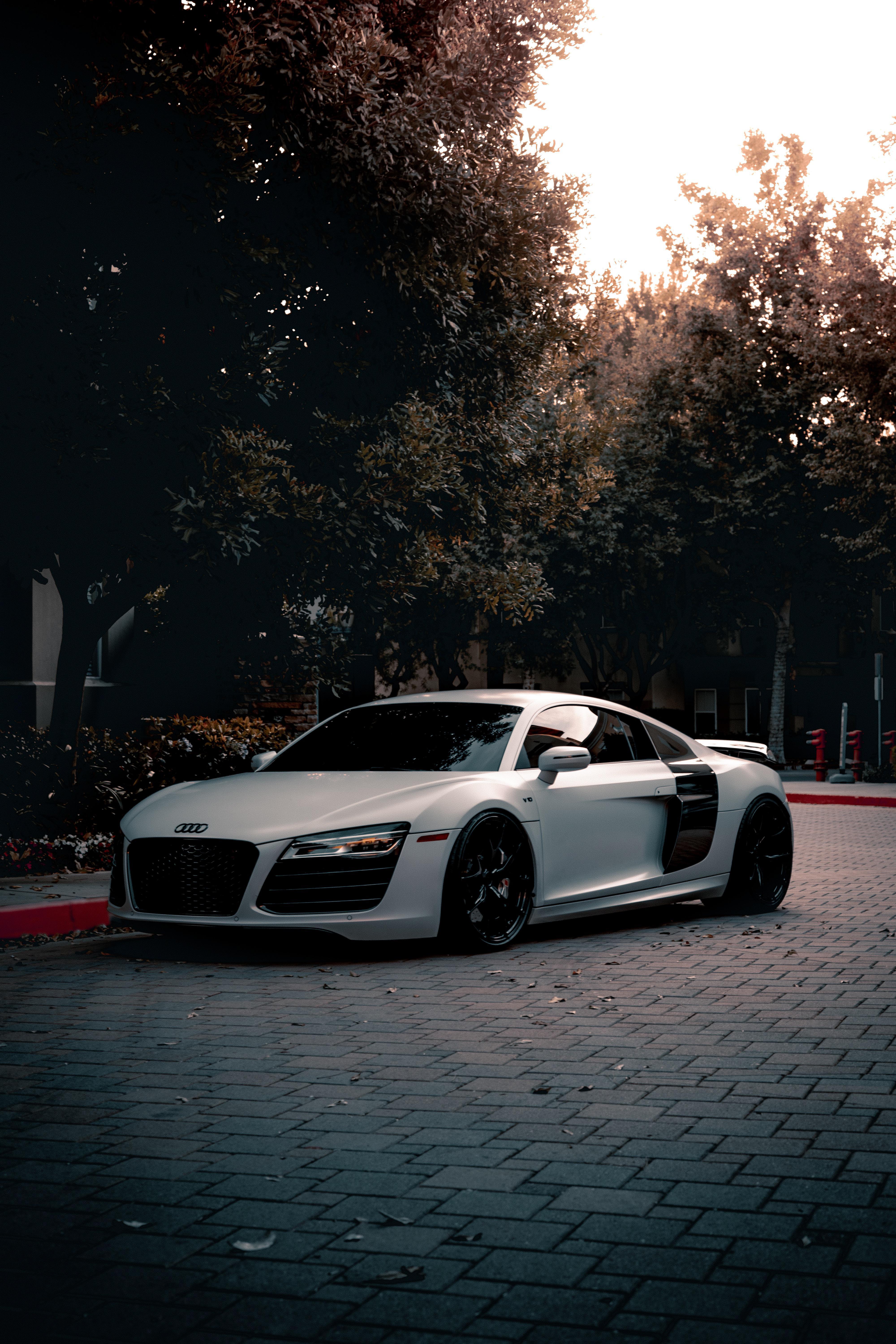 4000x6000 Audi r8 v10. With some very tasteful cosmetic mods
