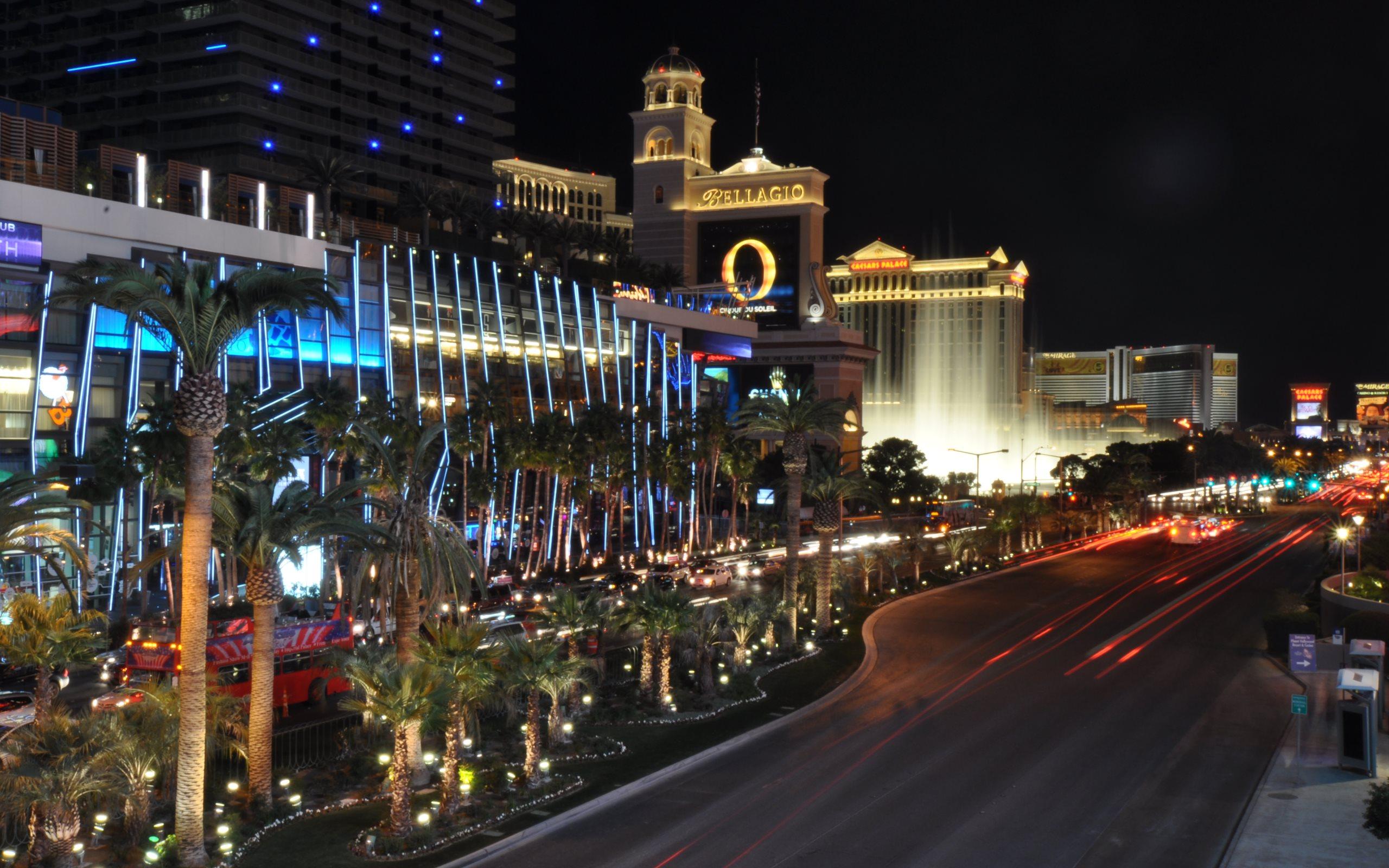 2560x1600 Las Vegas Strip Bellagio Fountains Hotel Caesar's And Mirage Wallpaper HD 2560x1600 :