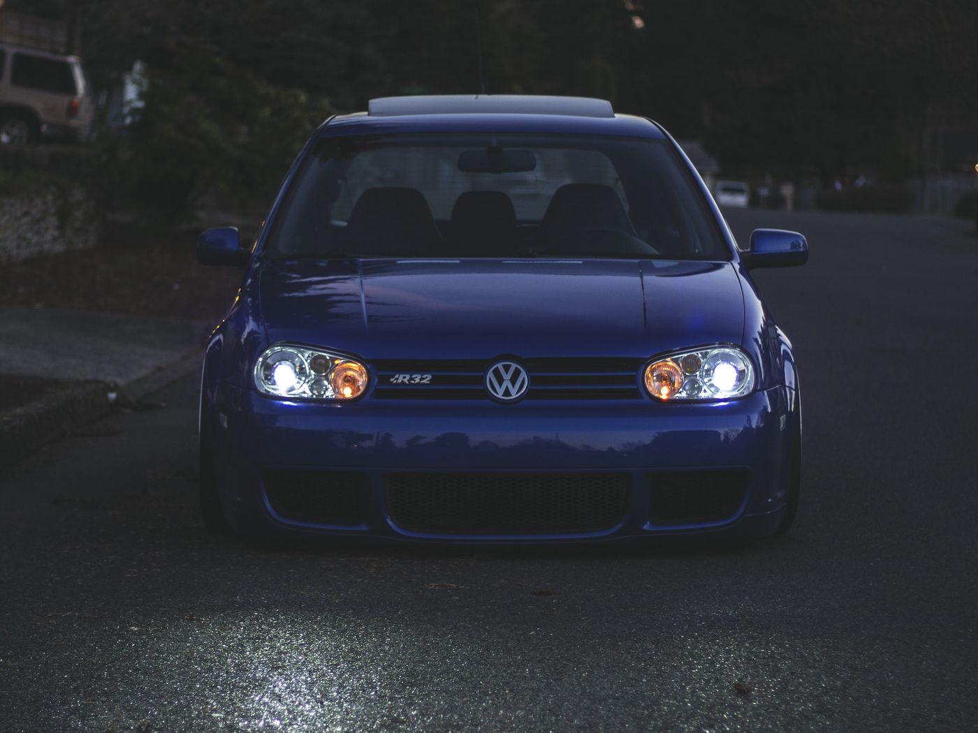 1400x1050 Download wallpaper 1400x1050 volkswagen golf, volkswagen, car, blue, front view standard 4:3 HD background
