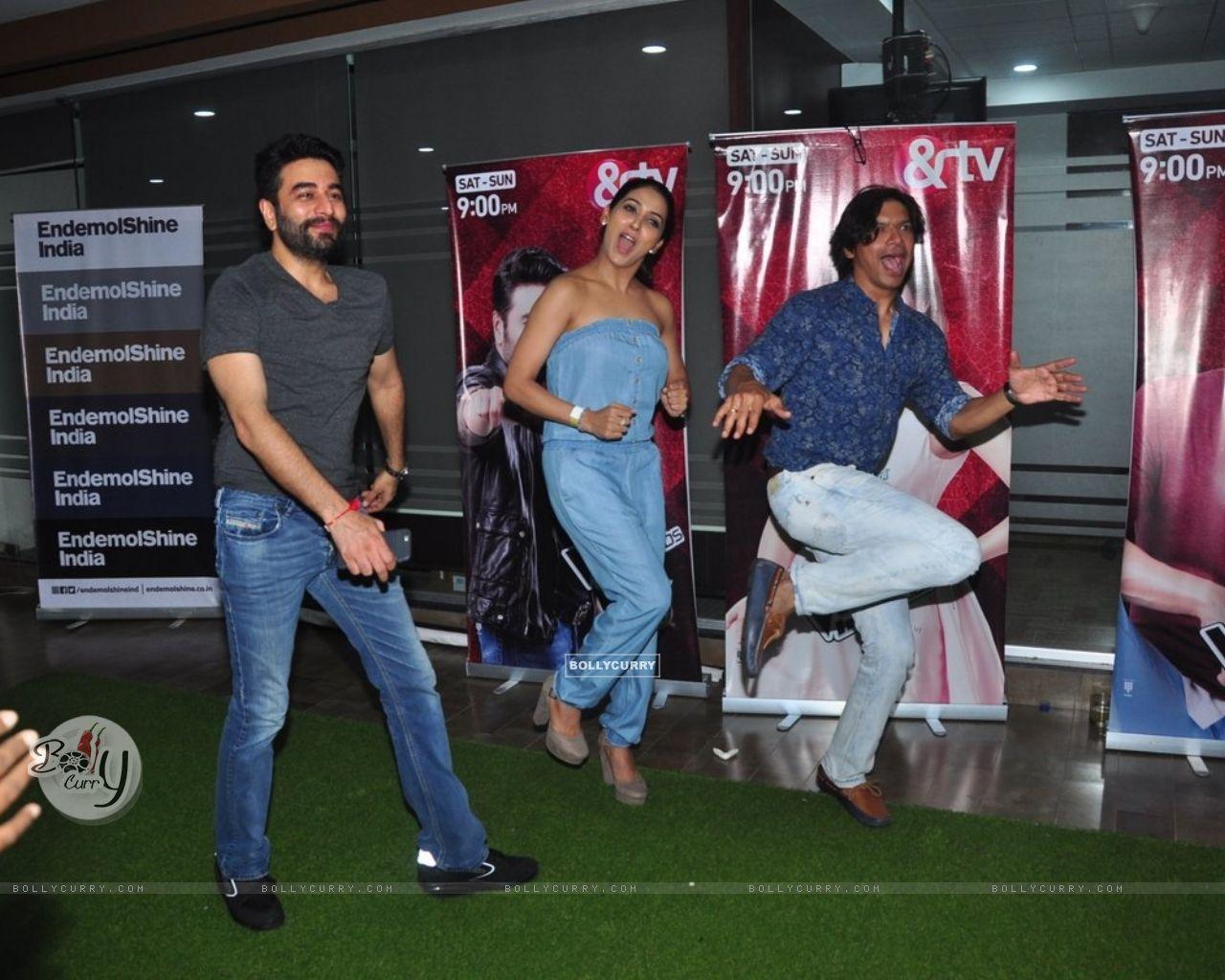1280x1024 Wallpaper Ravjiani, Shaan and Neeti Mohan at Success Bash of 'The Voice India Kids' size:1280x1024