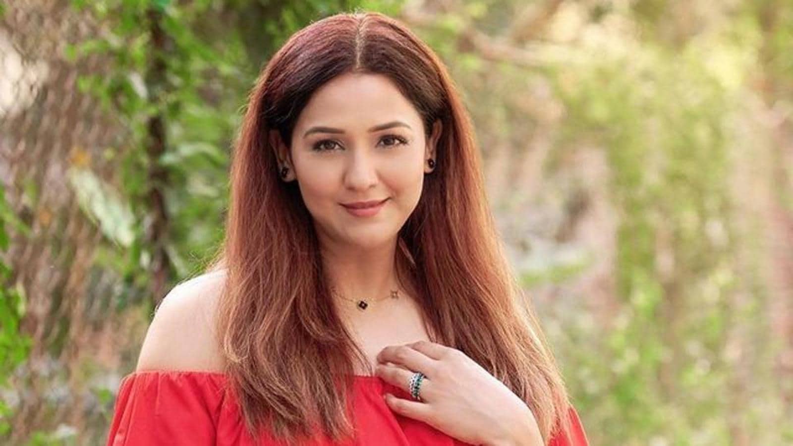1600x900 Mom To Be Neeti Mohan Urges Pregnant Women To Find Ways To Stay Active Indoors Amid The Pandemic