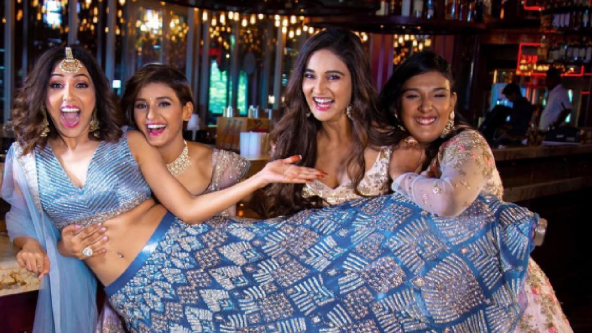 1920x1080 Neeti Mohan- Shakti Mohan- Mukti Mohan- Kriti Mohan