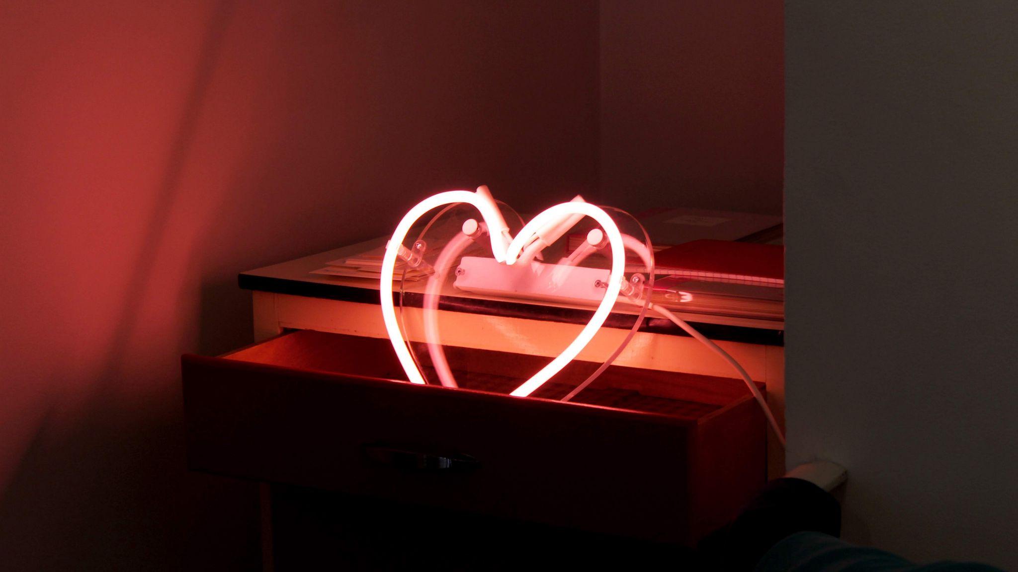 2048x1152 Download wallpaper 2048x1152 heart, glow, neon, room, dark ultrawide monitor HD background