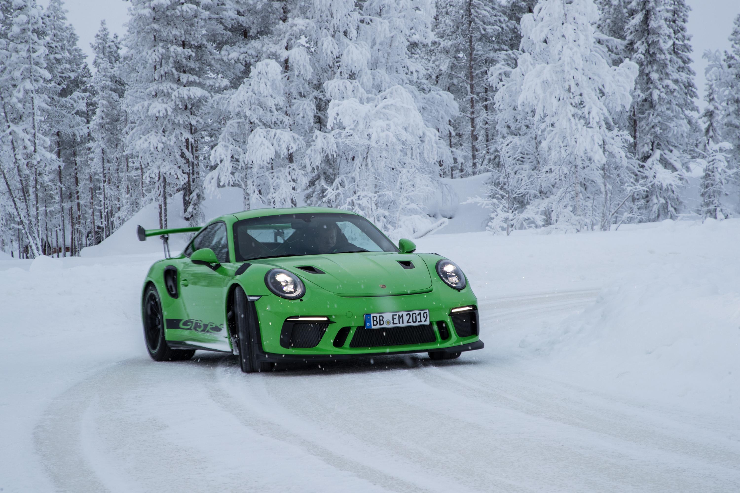 3000x2000 HD desktop wallpaper: Winter, Porsche, Snow, Car, Porsche Porsche 911 Gt Porsche 911 Gt3 Rs, Vehicles, Green Car download free picture