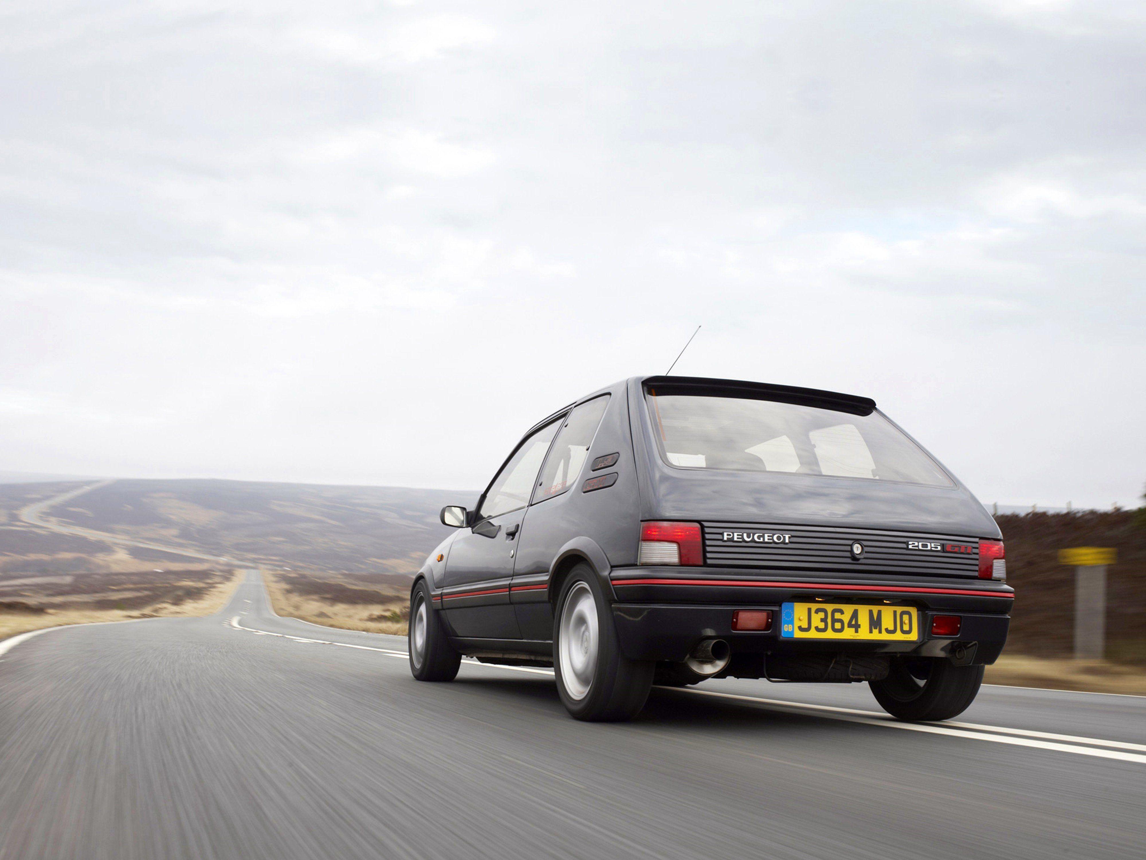 4000x3000 Peugeot 205 Wallpaper