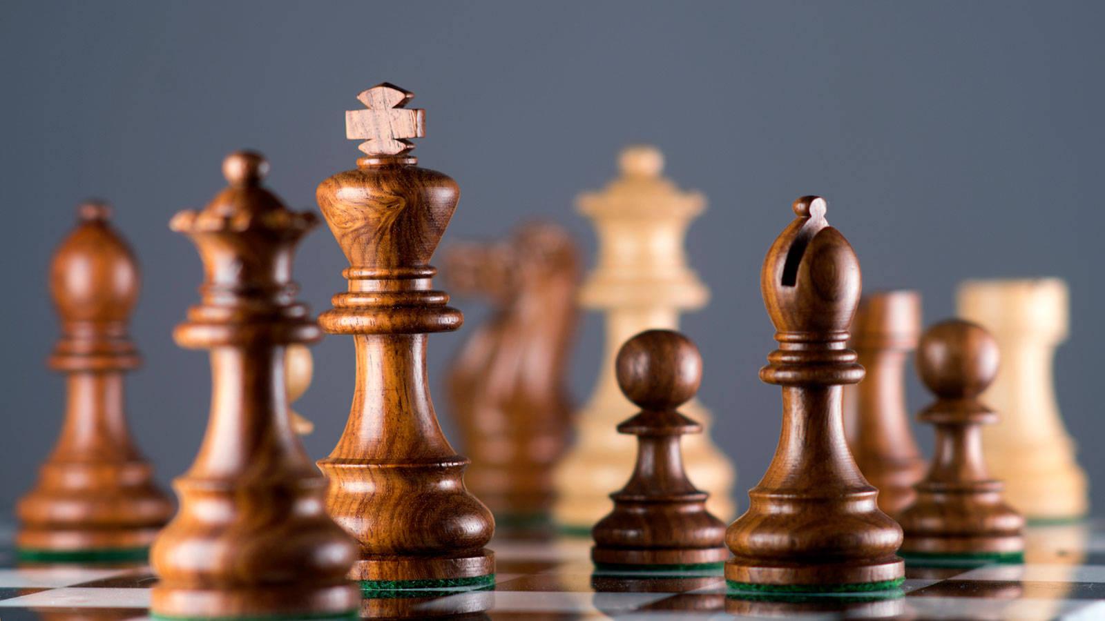 1600x900 Download Chess King Wooden Pieces Wallpaper