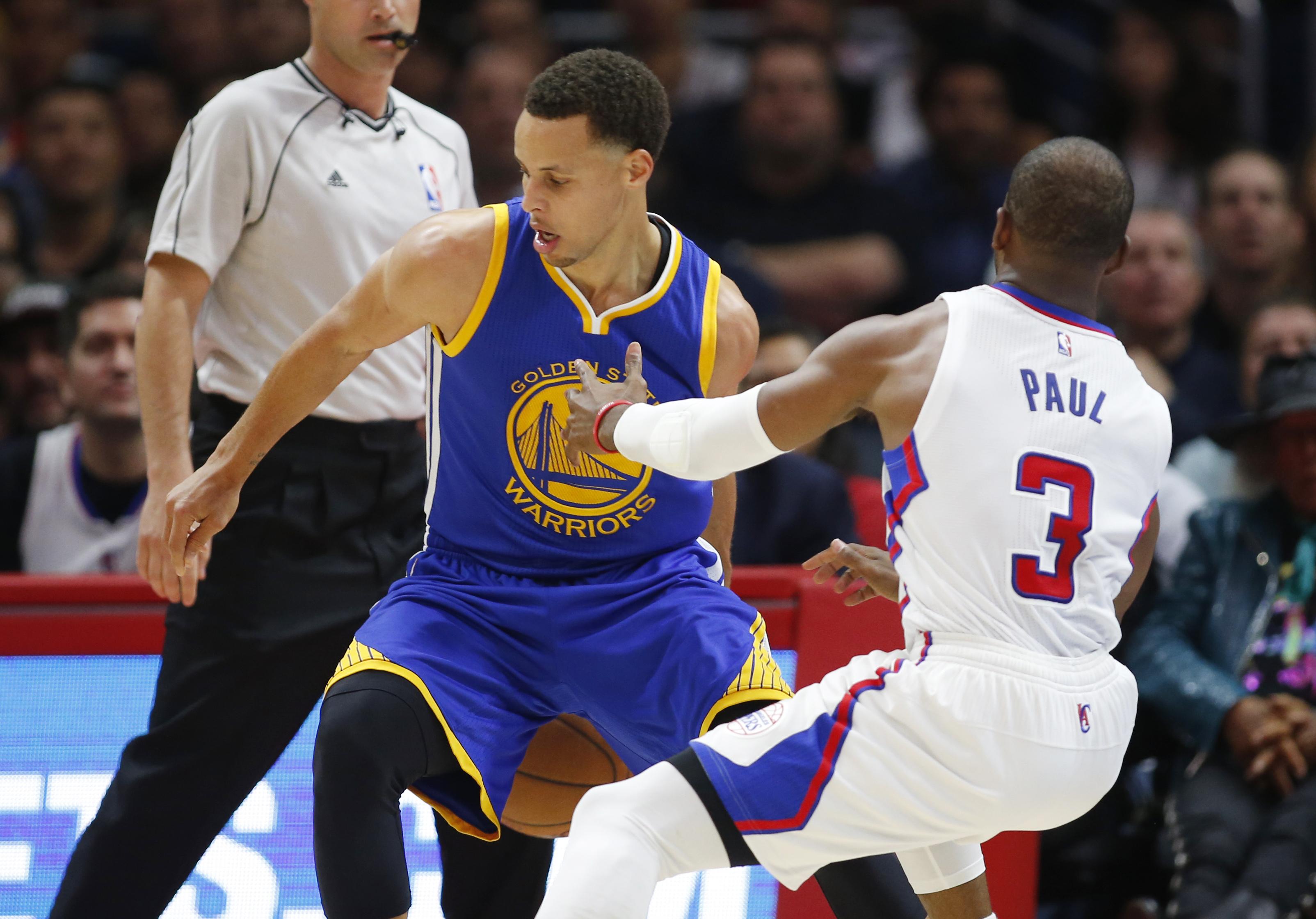 3208x2240 Stephen Curry crosses over Chris Paul a second time (VIDEO)