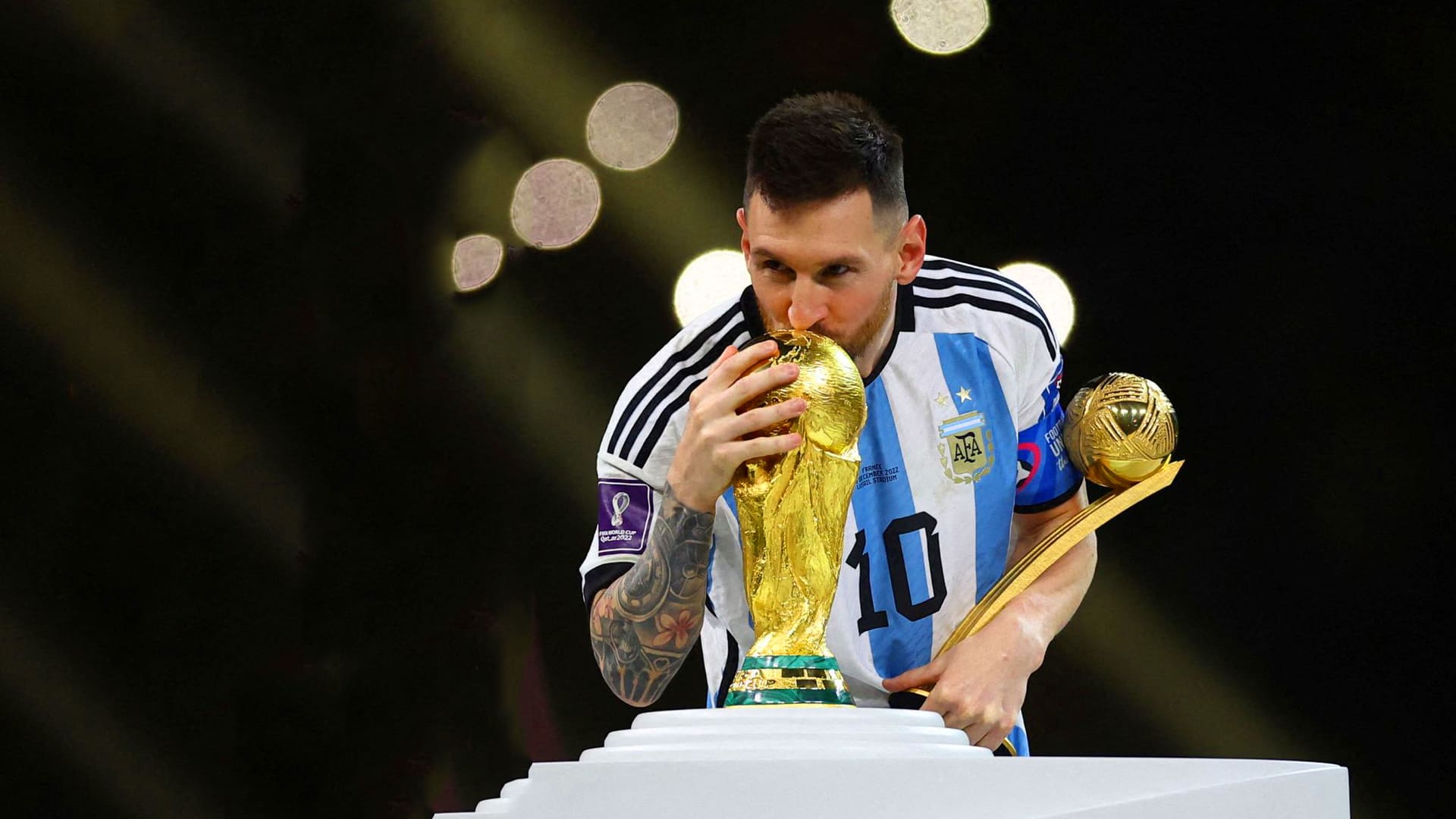 Messi Kiss Wallpapers  Top Free Messi Kiss Backgrounds  WallpaperAccess