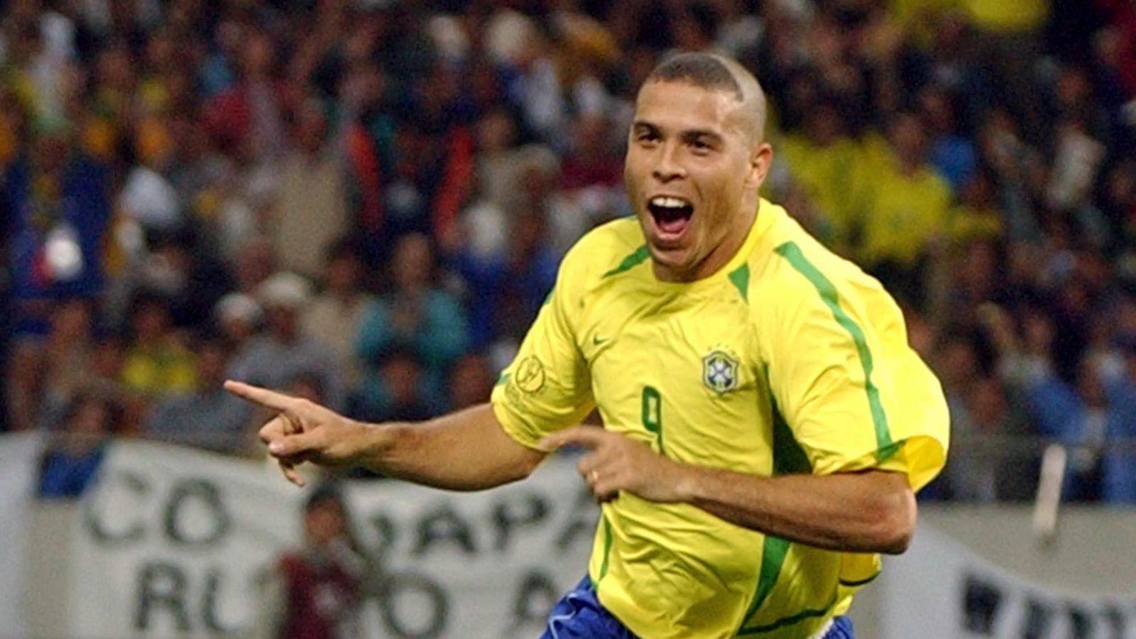 1600x900 A celebration of Ronaldo fan sites of the early 2000s: 'My header is bad'