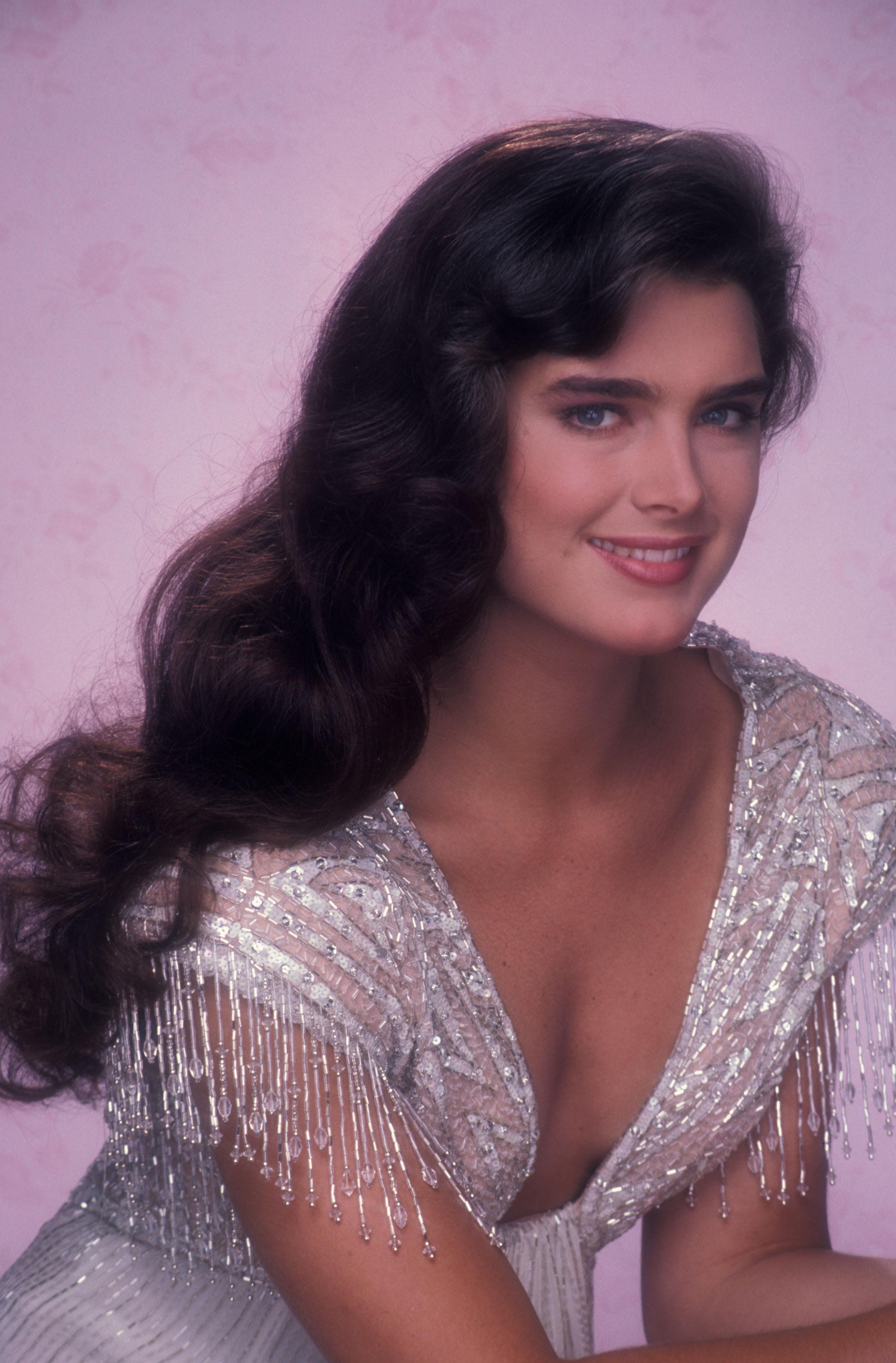 2397x3647 Brooke Shields wallpaper